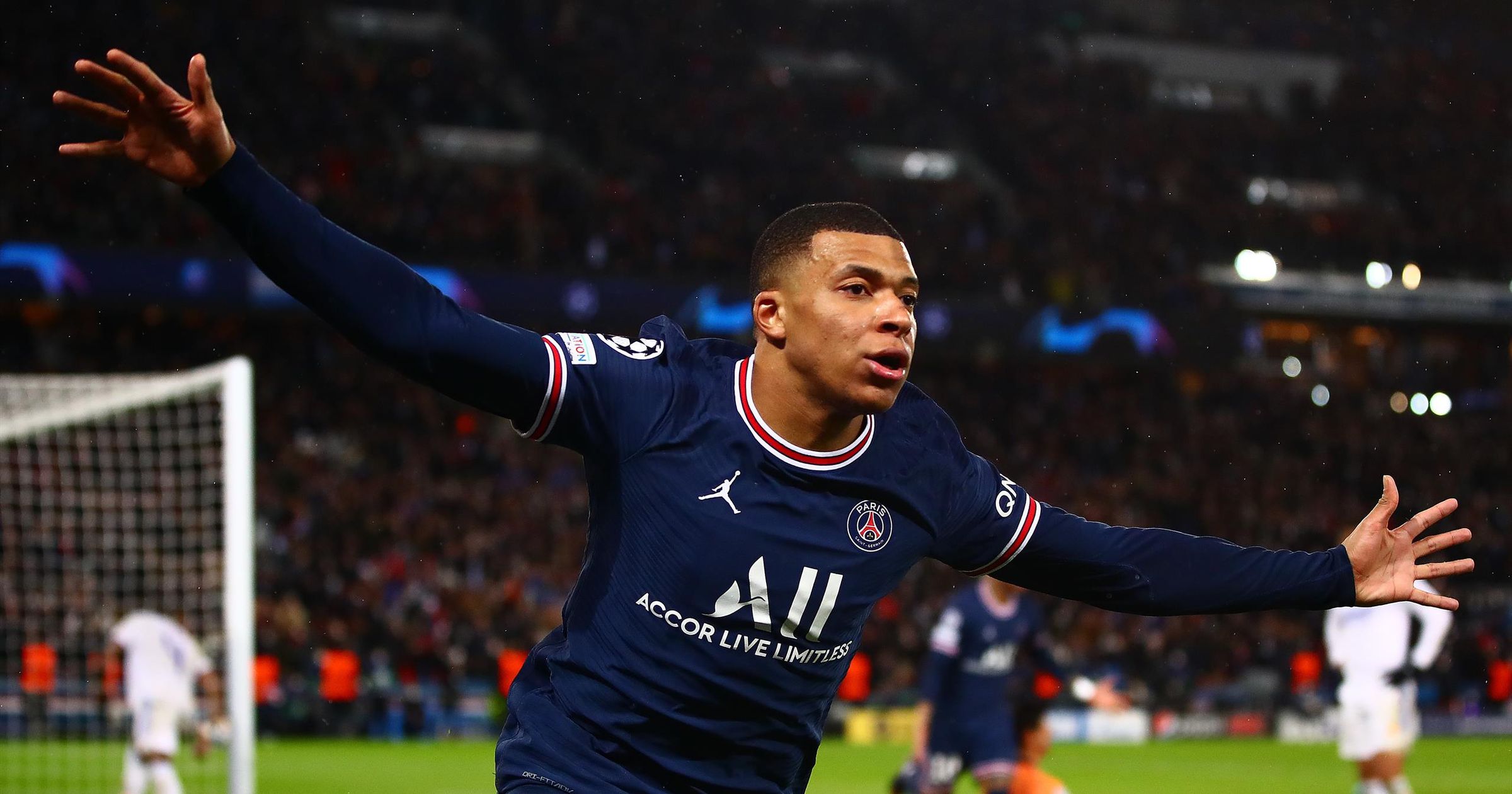 Kylian Mbappe scores stunning late winner as PSG edge Real Madrid in first leg after Lionel Messi misses penalty Eurosport