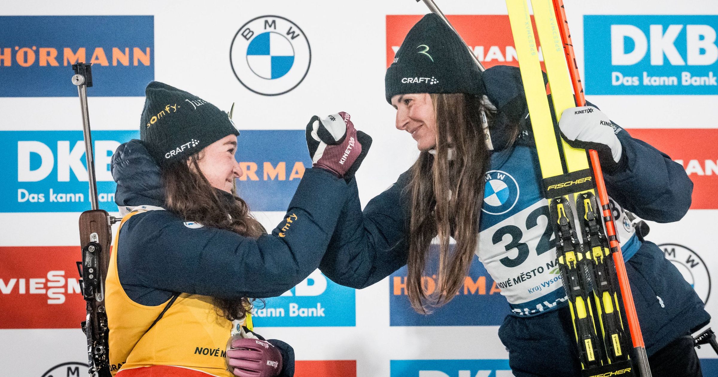 Coupe du monde 2025-2026 | Justine Braisaz-Bouchet devant Lou Jeanmonnot, les deux font la paire sur l'individuel de Nove Mesto - Eurosport