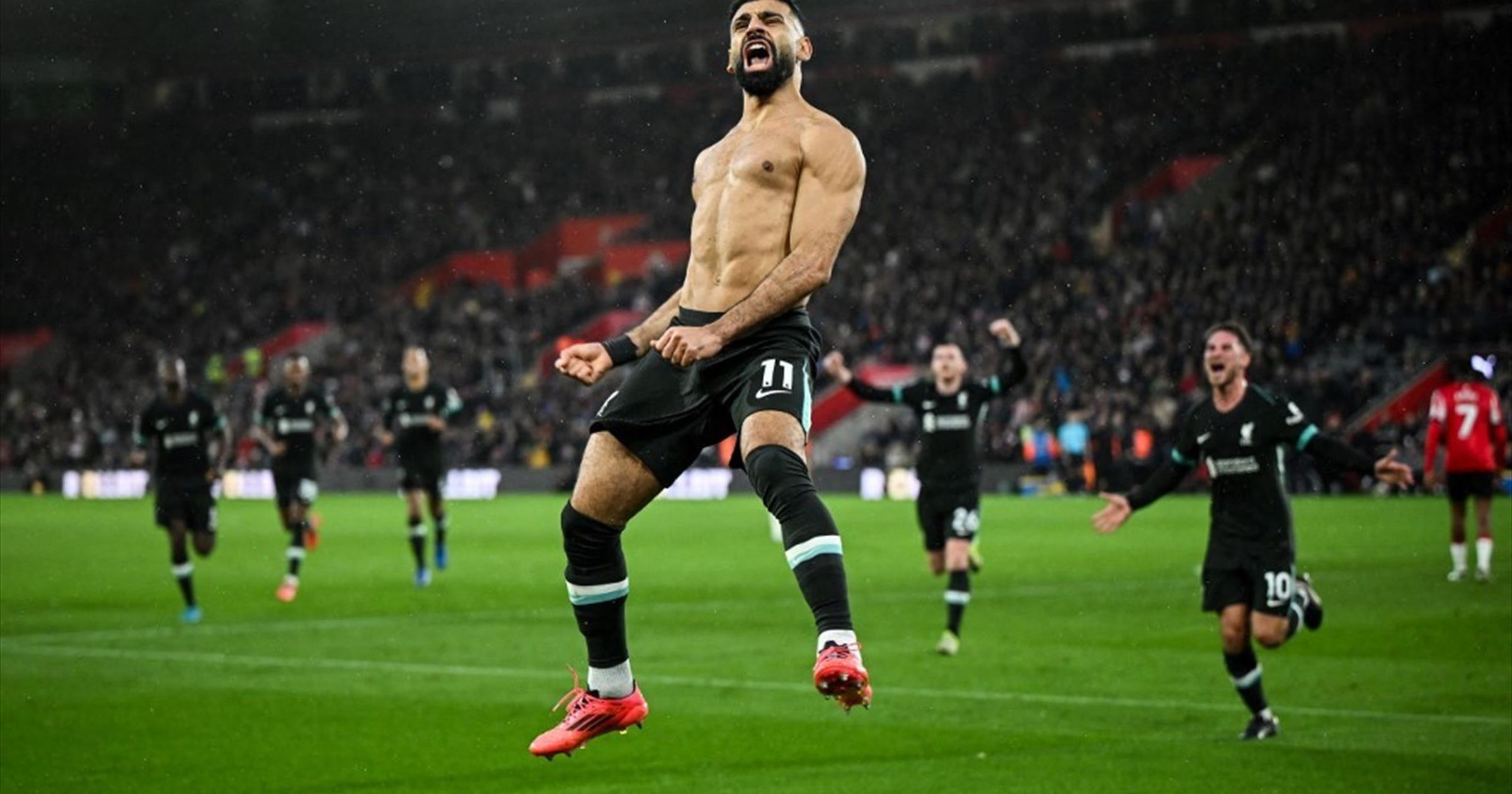 Salah úgy érzi "inkább kint van, mint bent" a Liverpoolból