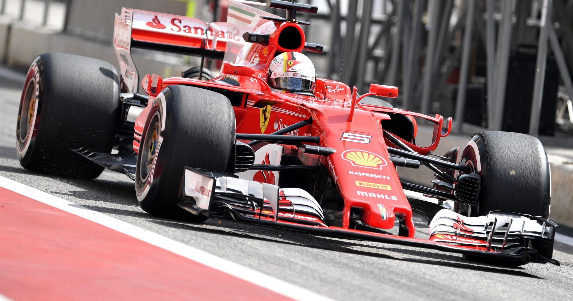 Vettel in testa dopo le prime libere, Hamilton 10°. Problemi per ...