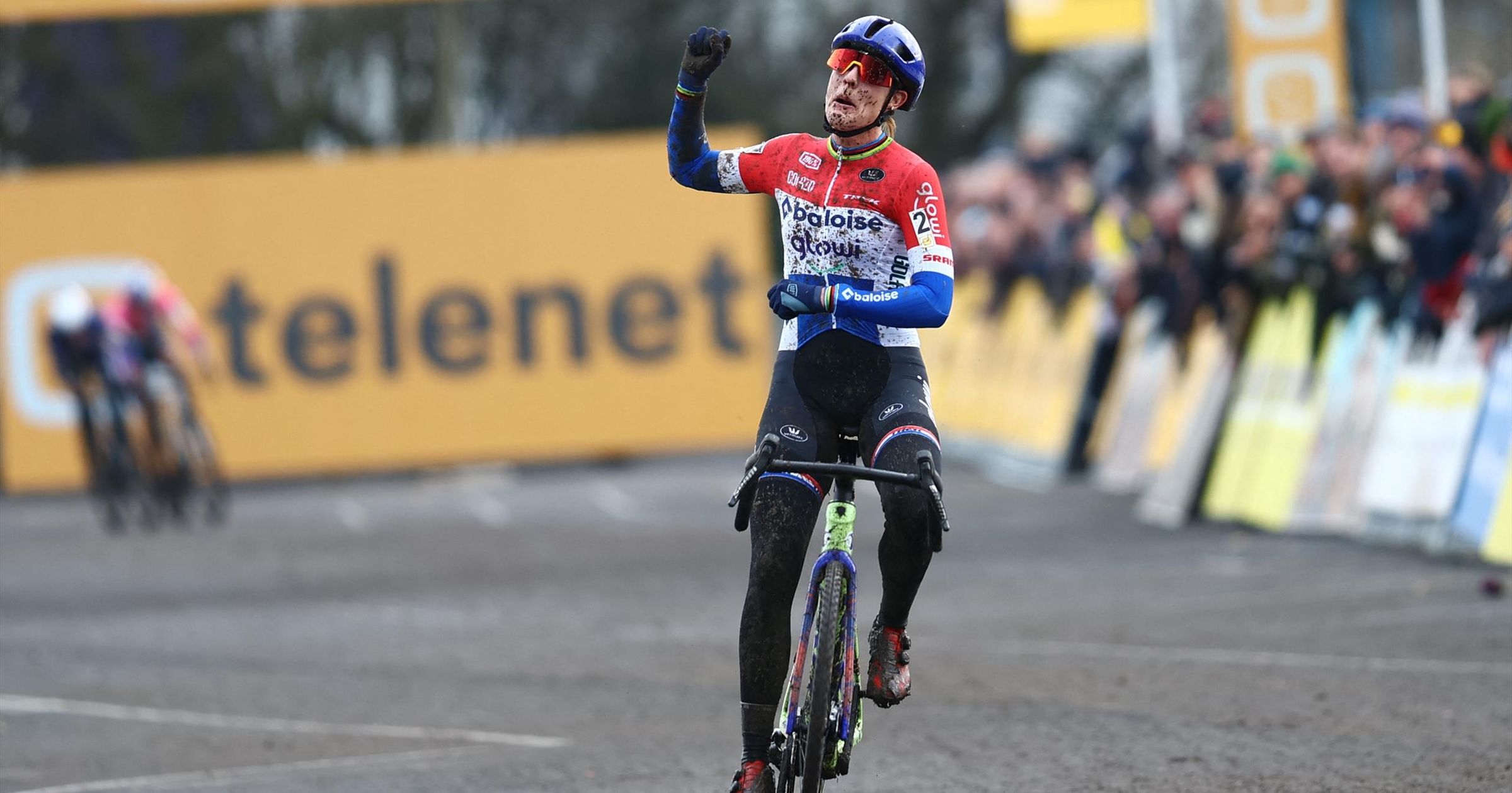 Highlights: Lucinda Brand gewinnt Superprestige Serie in Gullegem - Millimeter entscheiden Sprint um Platz zwei - Cyclocross Video - Eurosport