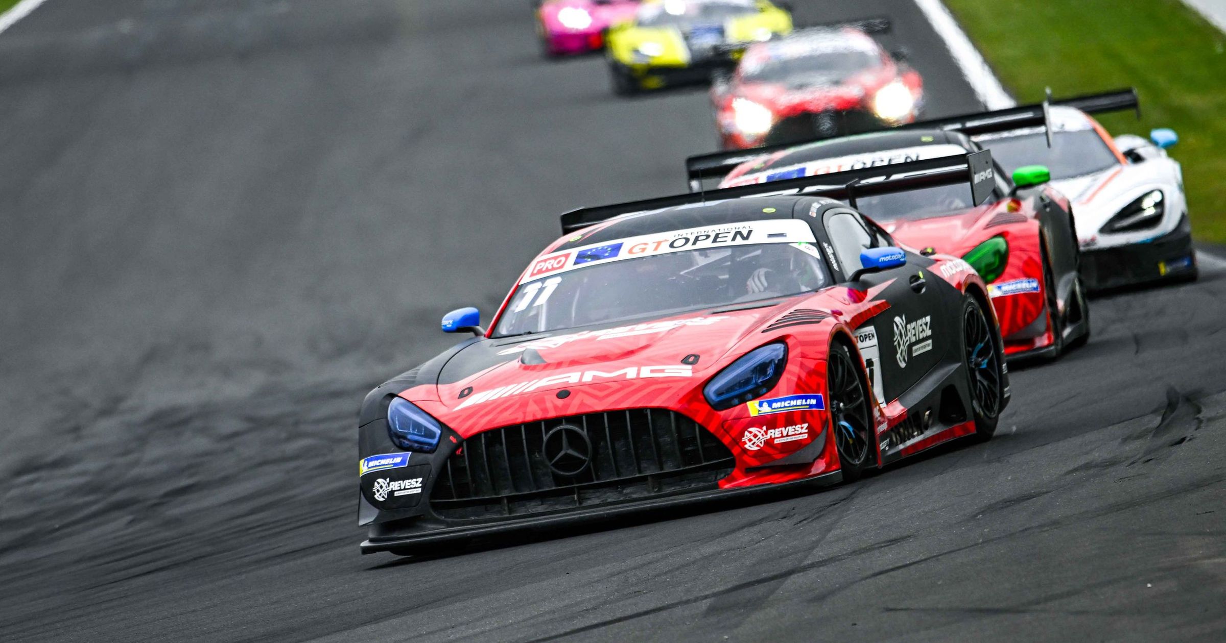 Nagyszerű, fölényes győzelmet arattak Révész Leventéék Spa-Francorchamps-ban