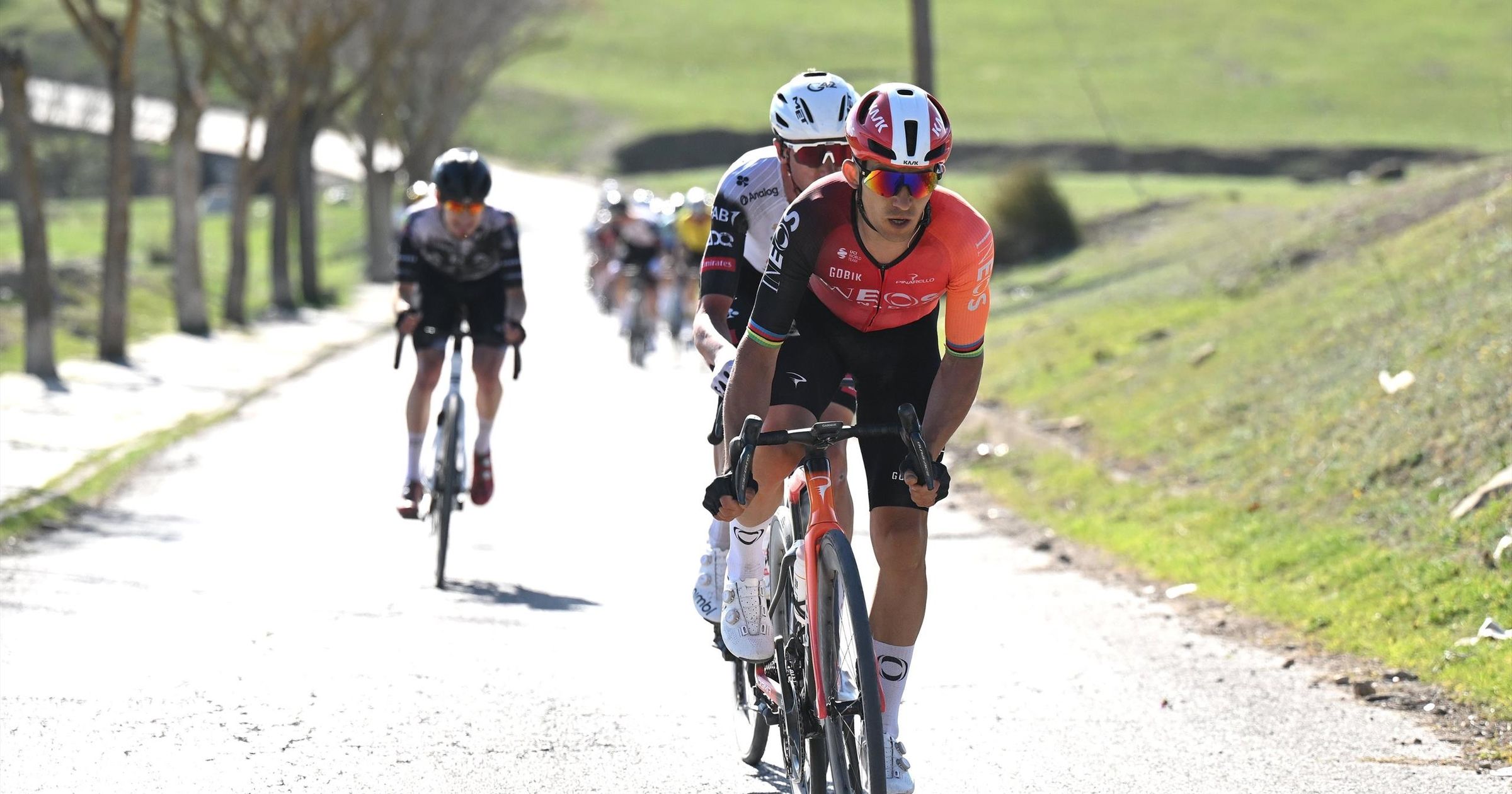 Bernal eltörte a kulcscsontját, van Aert visszatért