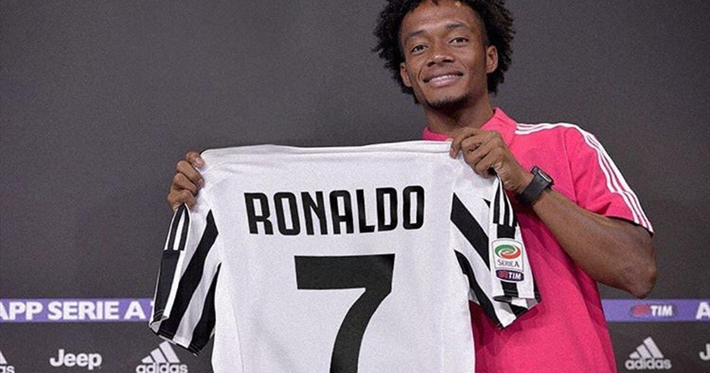 Juventus Cuadrado cede la 7 a Cristiano Ronaldo e lo annuncia con un divertente tweet Eurosport