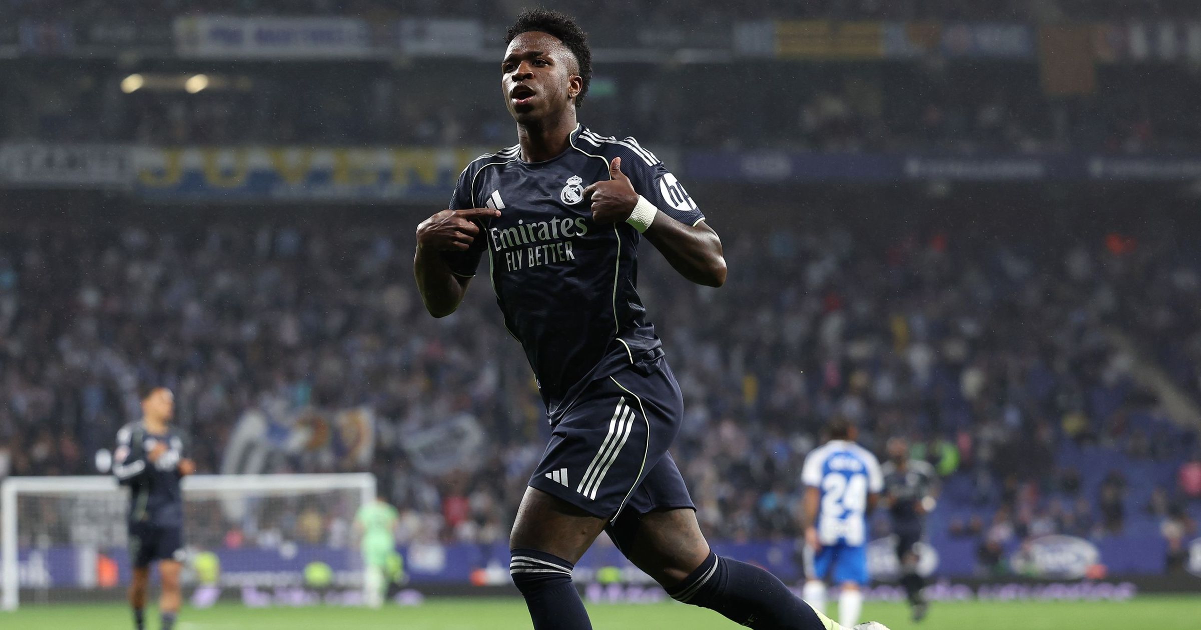 Vinicius Junior offre un répit au Real Madrid face à l'Espanyol (2-0) et retarde le sacre du Barça — image 3
