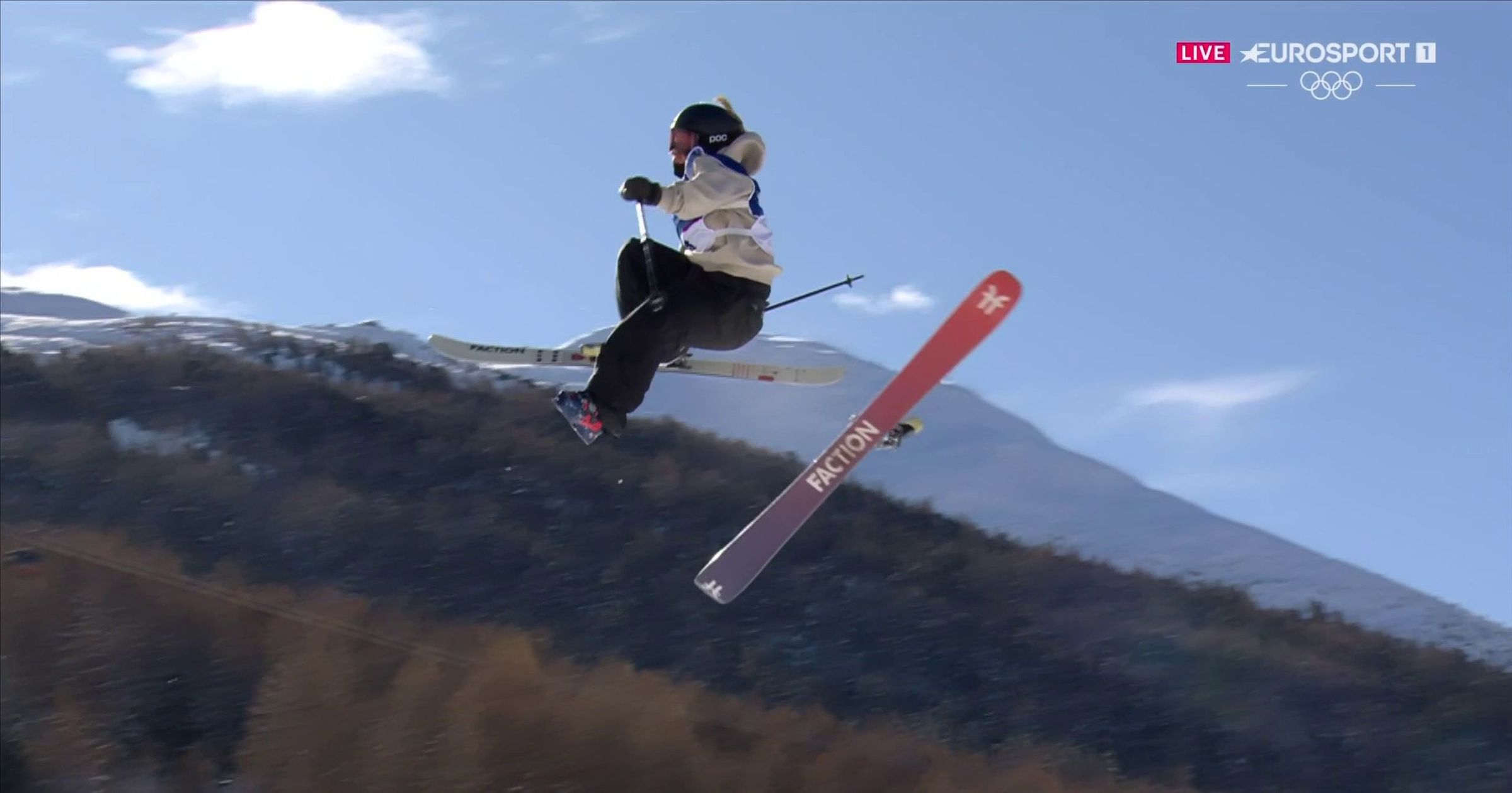 JO Milan-Cortina 2026 - Elle déchausse en plein vol : la chute ...