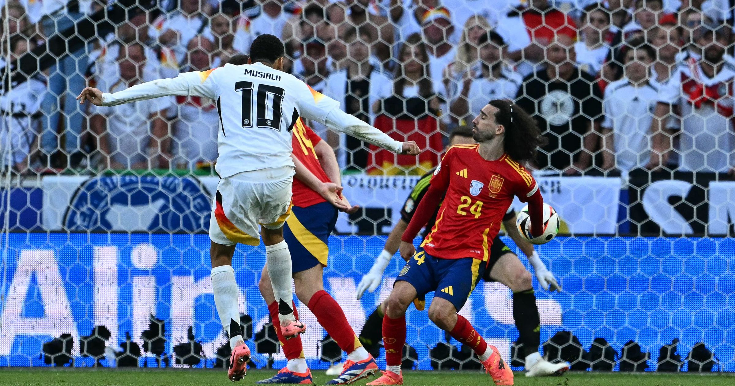 Handspiel Von Marc Cucurella Im EM Viertelfinale Gegen Deutschland 