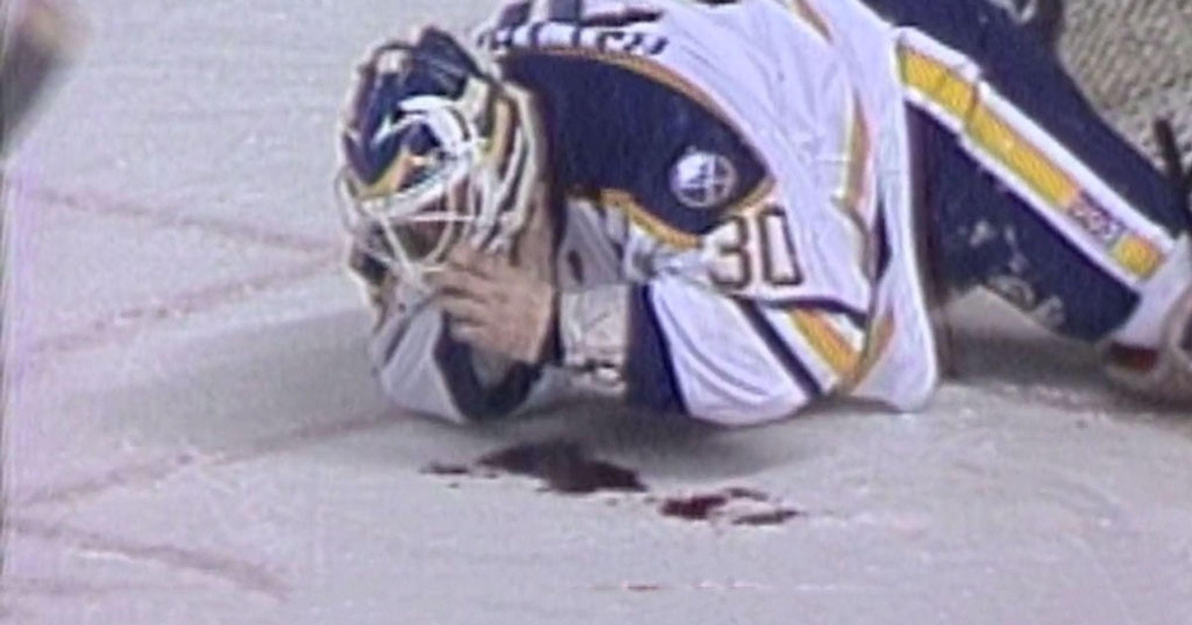 Blutiges Drama in der NHL um Torwart Clint Malarchuk - auf dem Eis fast ...