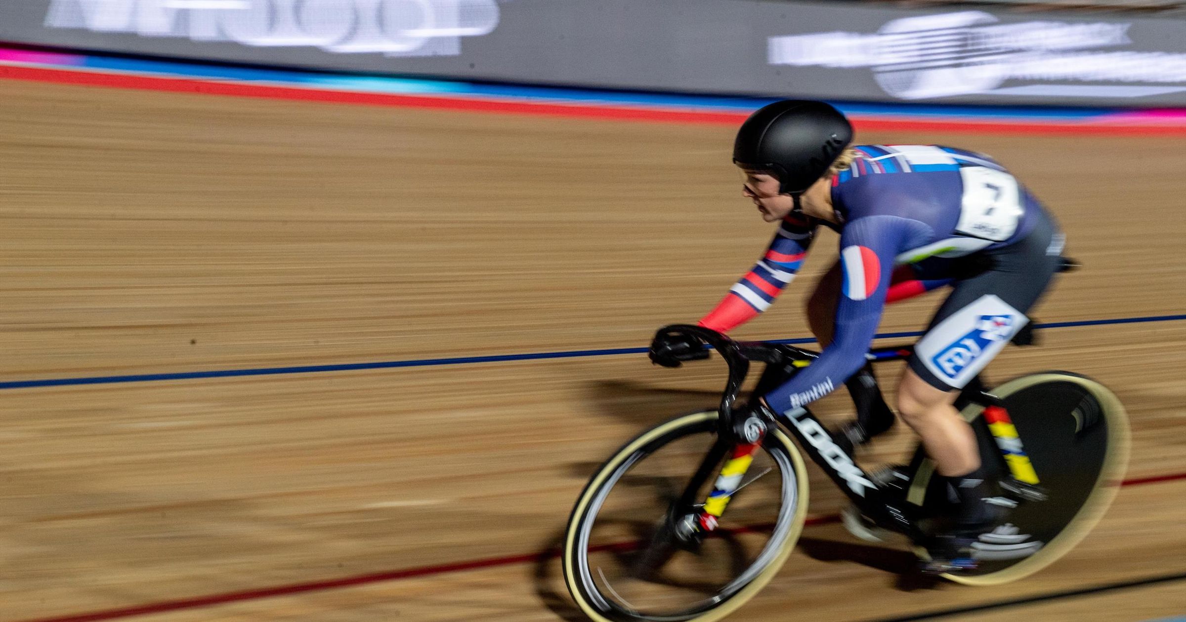 Zéro pointé : Mathilde Gros éliminée dès les quarts de finale du keirin thumbnail