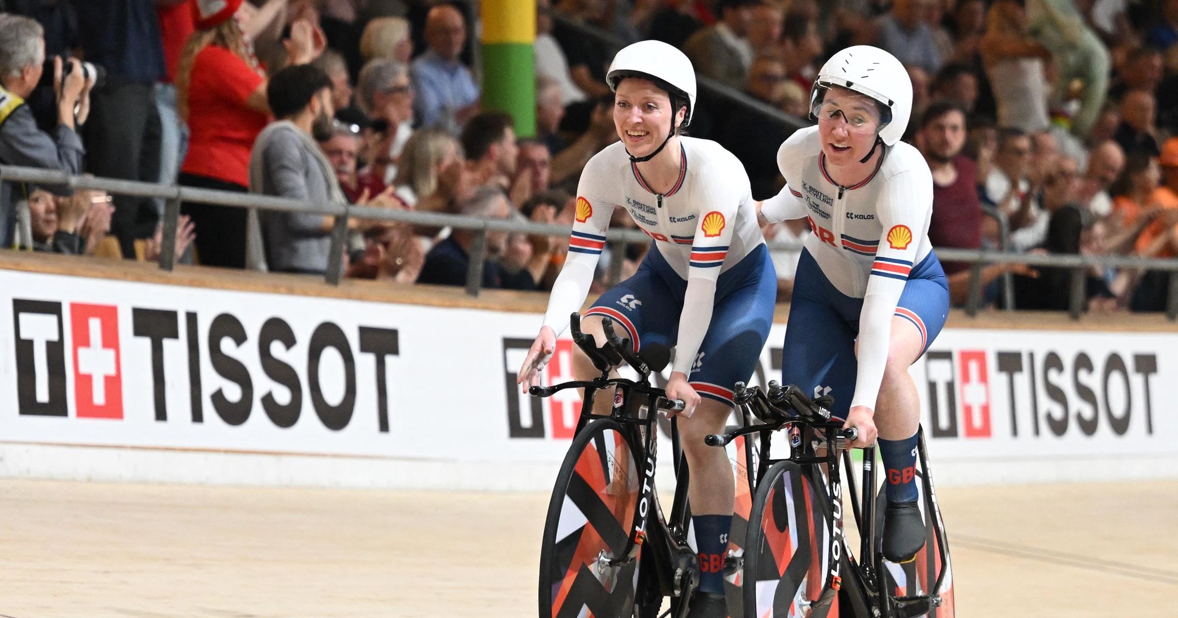 Katie Archibald helps Great Britain beat Germany in Team Pursuit final