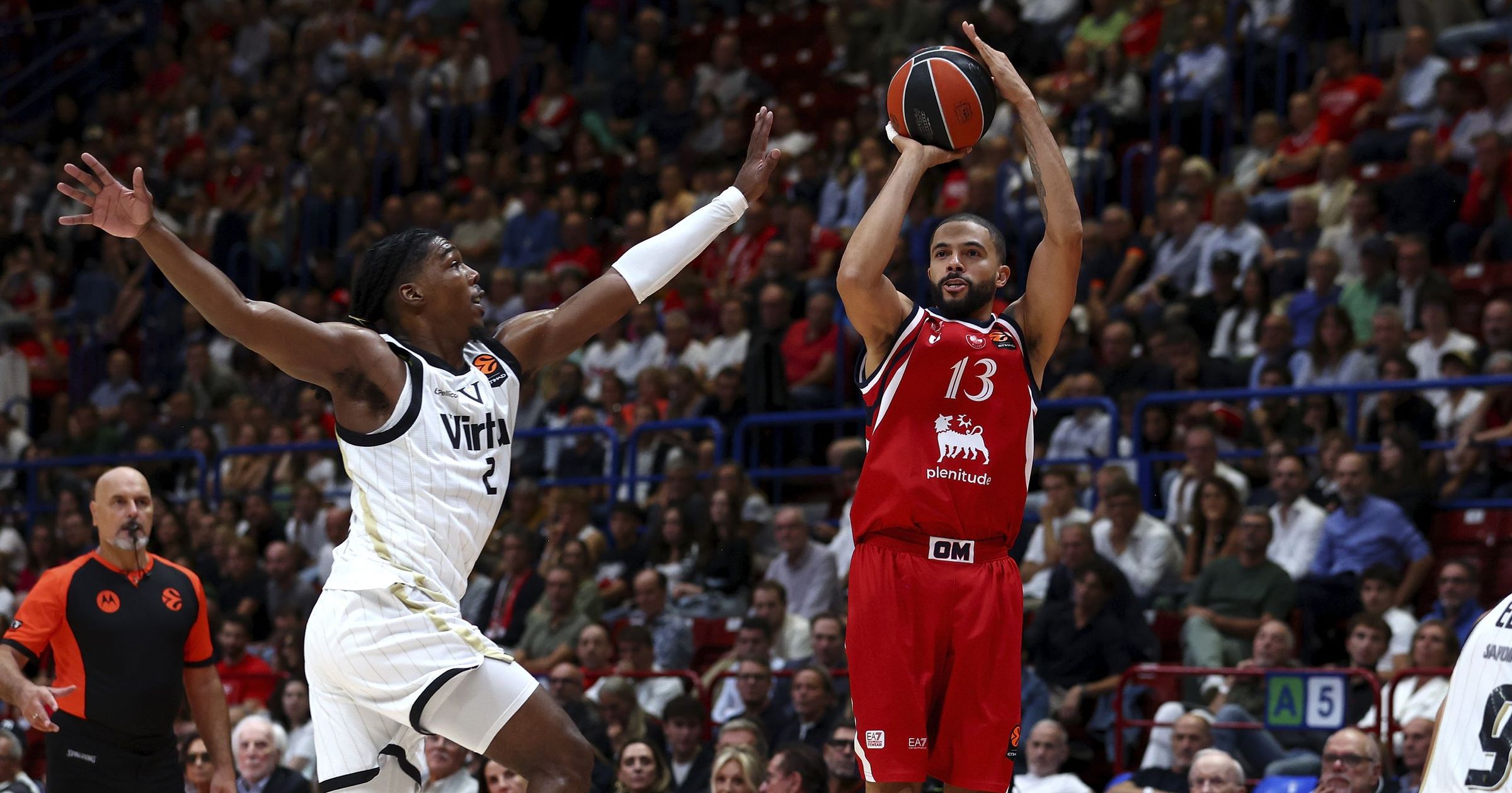 Devon Hall's Buzzer-Beater Lifts Milano Over Virtus in EuroLeague Derby