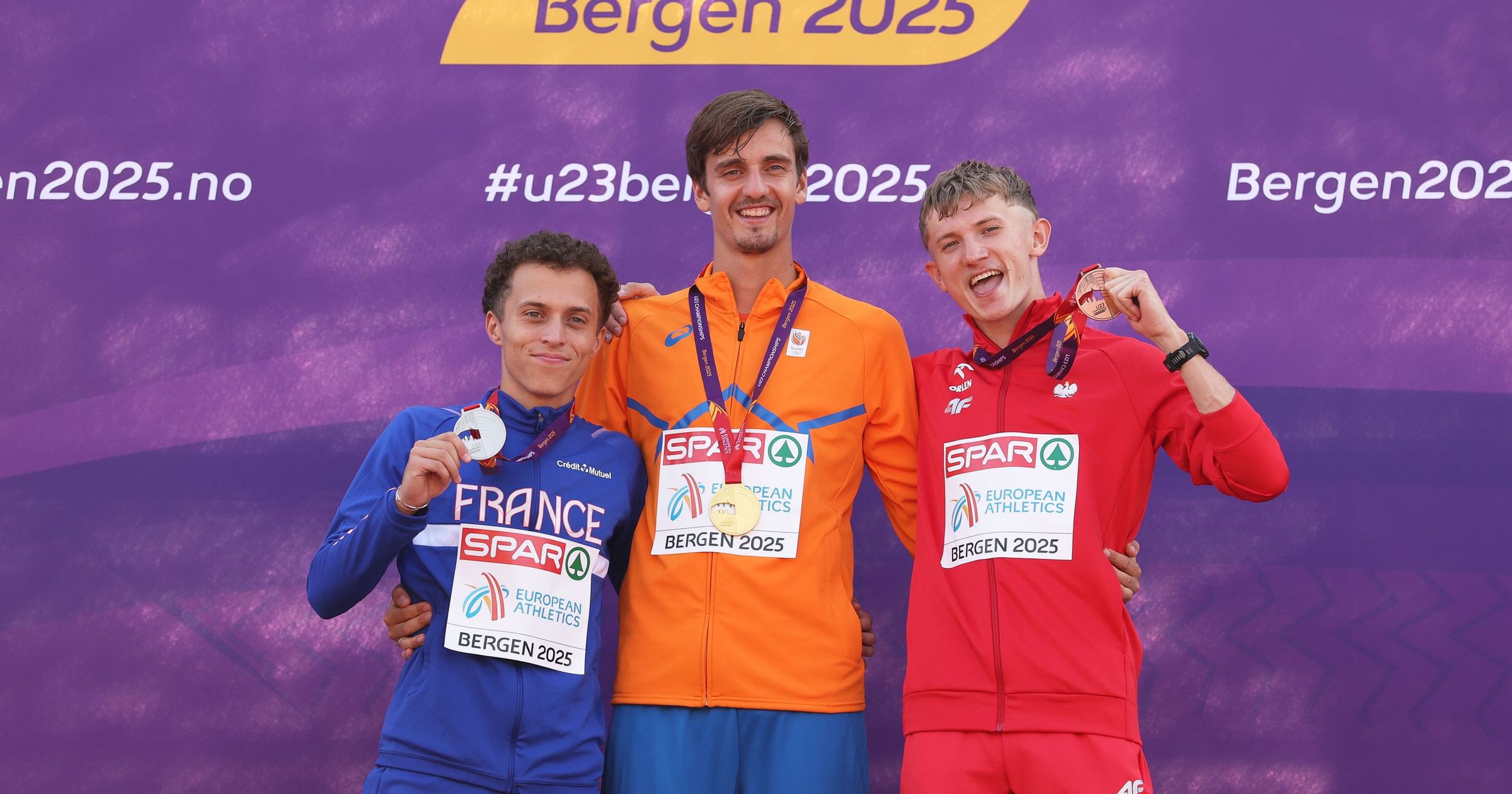 Maksymilian Szwed ze srebrnym medalem na 400 metrów. Filip Rak z brązem ...