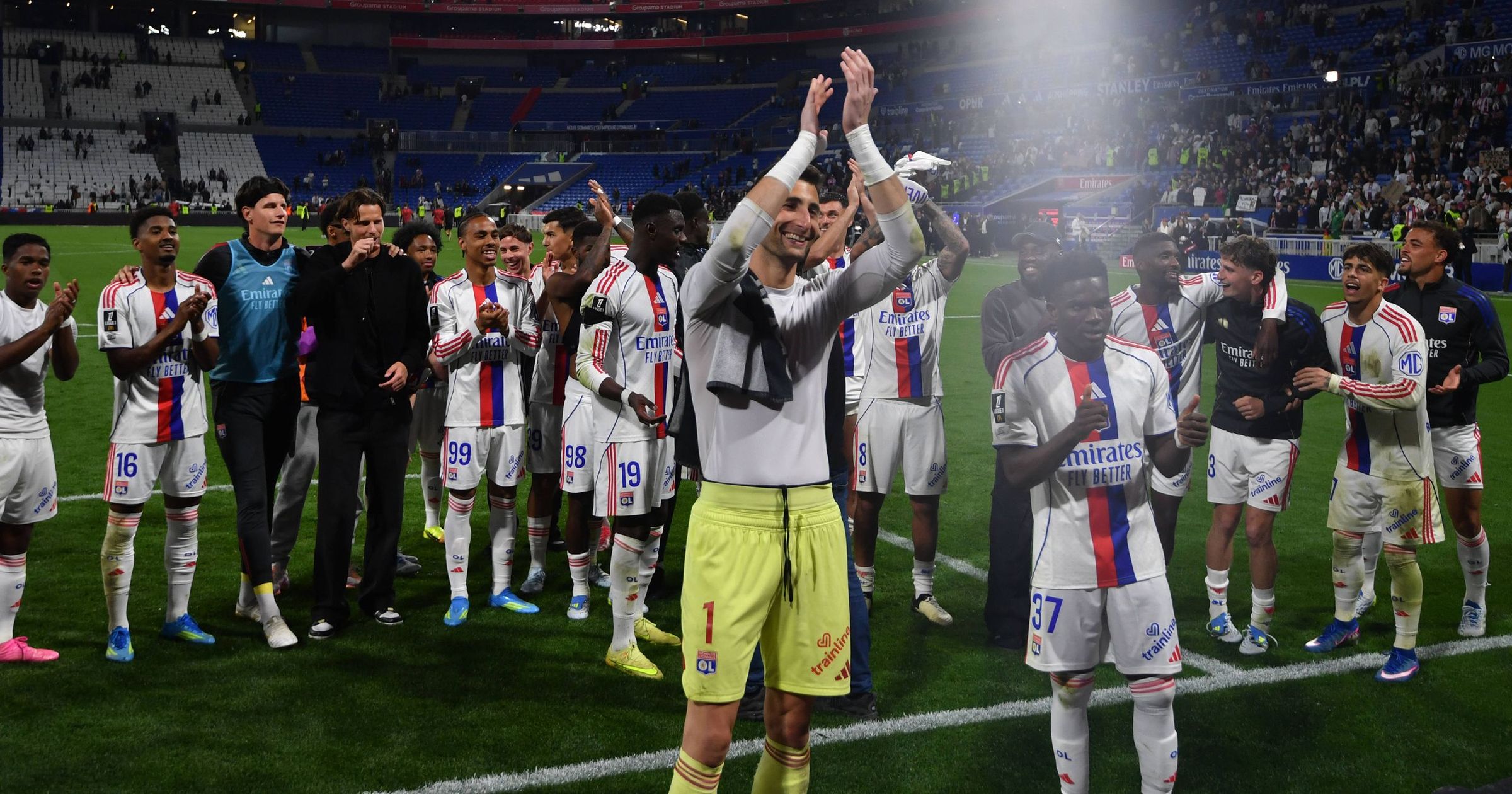 Lyon renverse Rennes (4-2) et se rapproche de la Ligue des champions