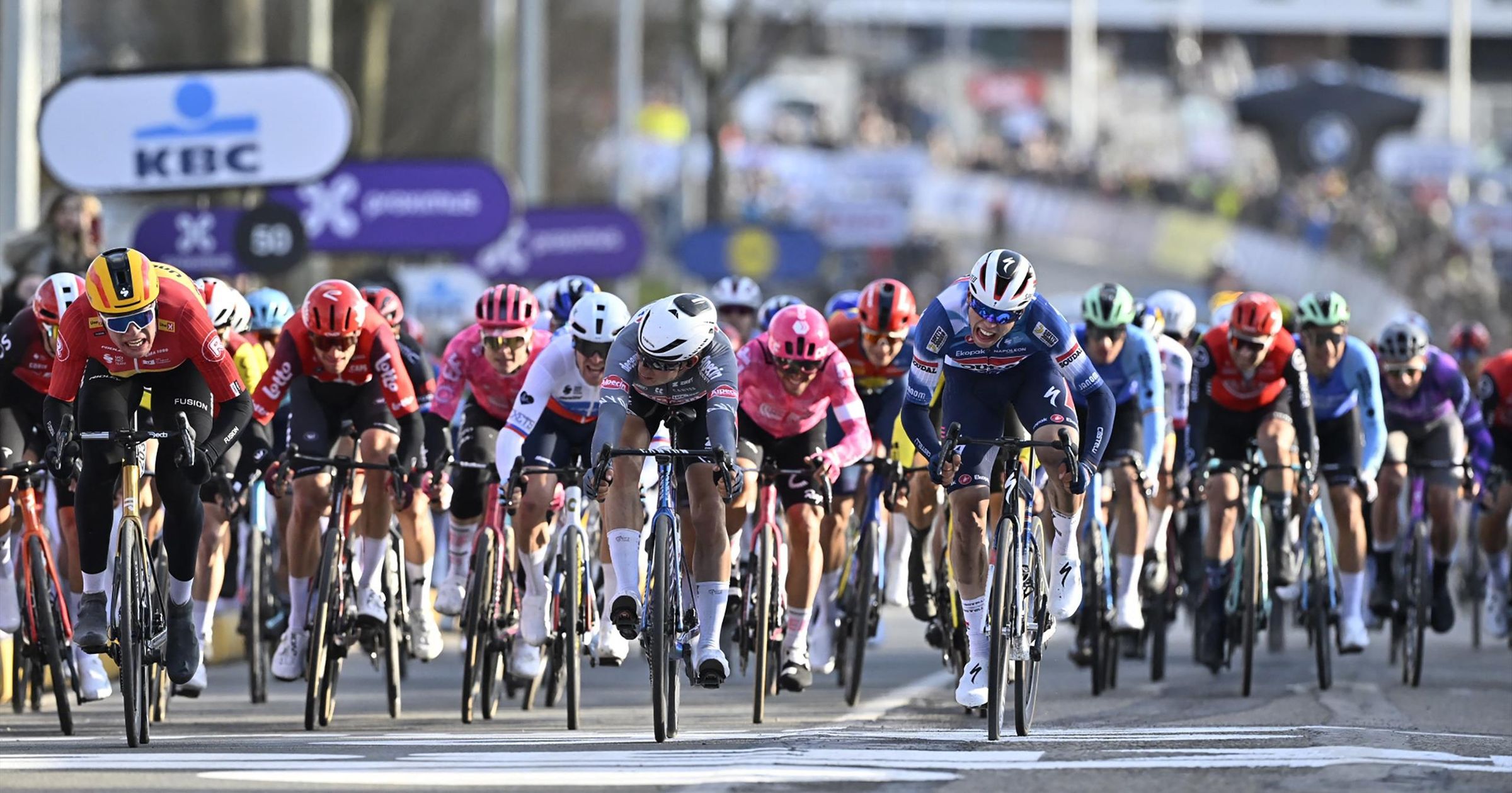 Se Van Aert, se Pidcock, se De Lie – meglepetés az Omloop Nieuwsbladon