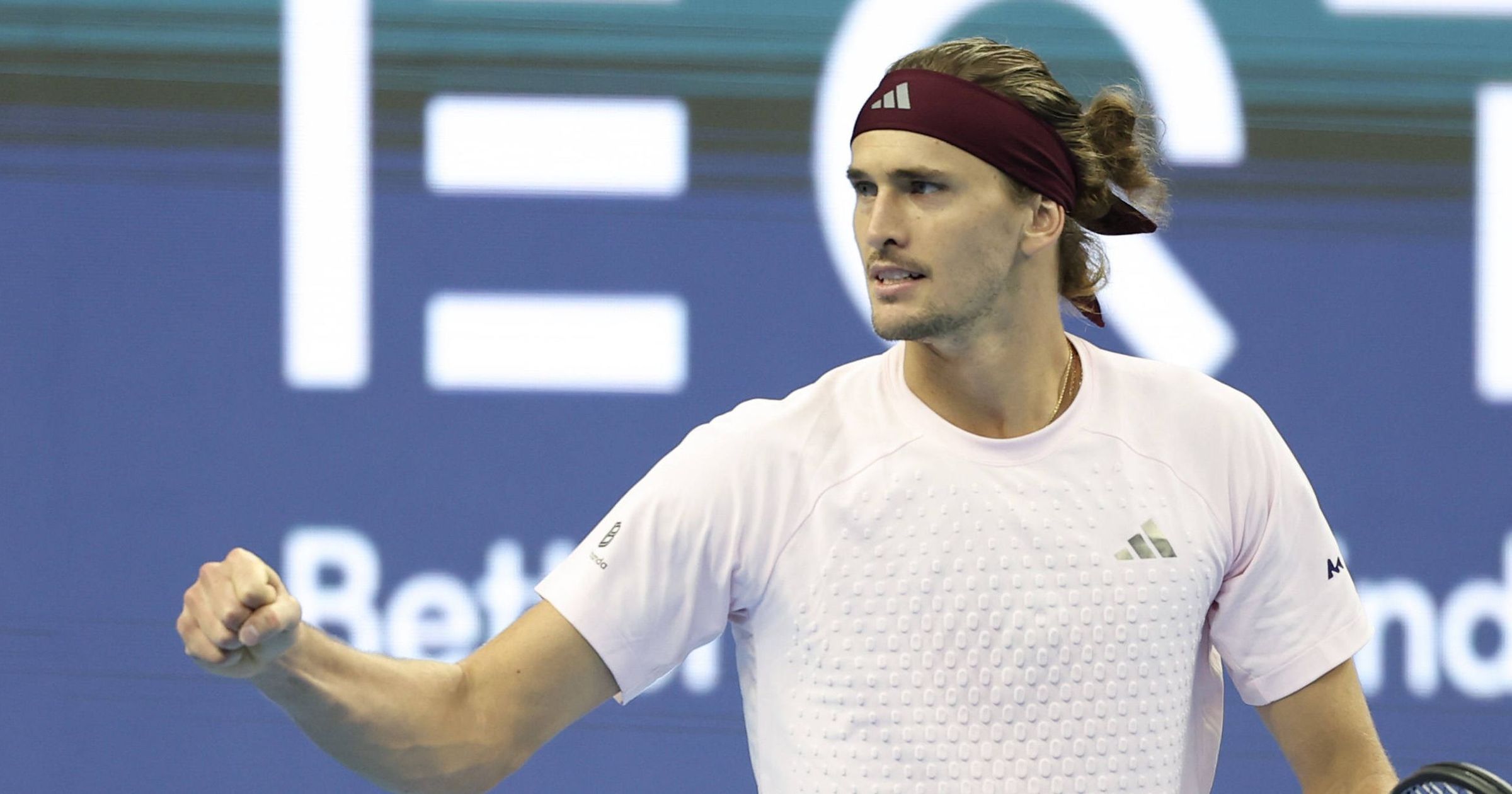 Alexander Zverev beats Juncheng Shang to face Novak Djokovic