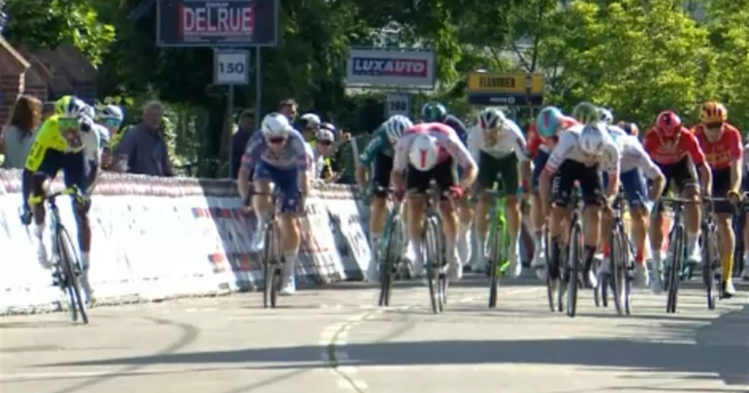 Un long sprint et Girmay s'impose sur le Circuit Franco-Belge : l'arrivée en vidéo - Vidéo Cyclisme - Eurosport
