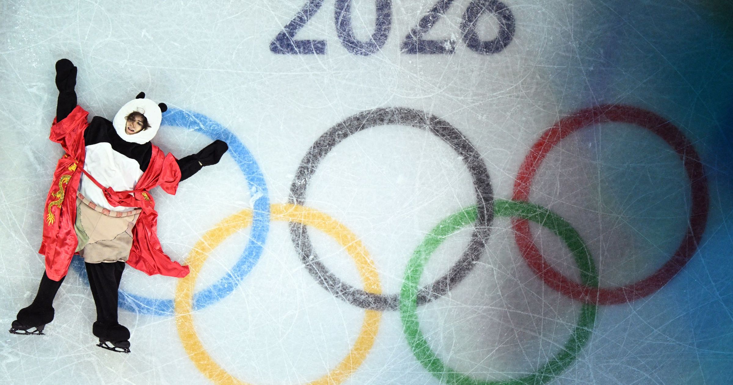 Az olimpiai bajnok egy óriási pandajelmezben gálázott, hatalmas show-t csinált Milánóban Kép