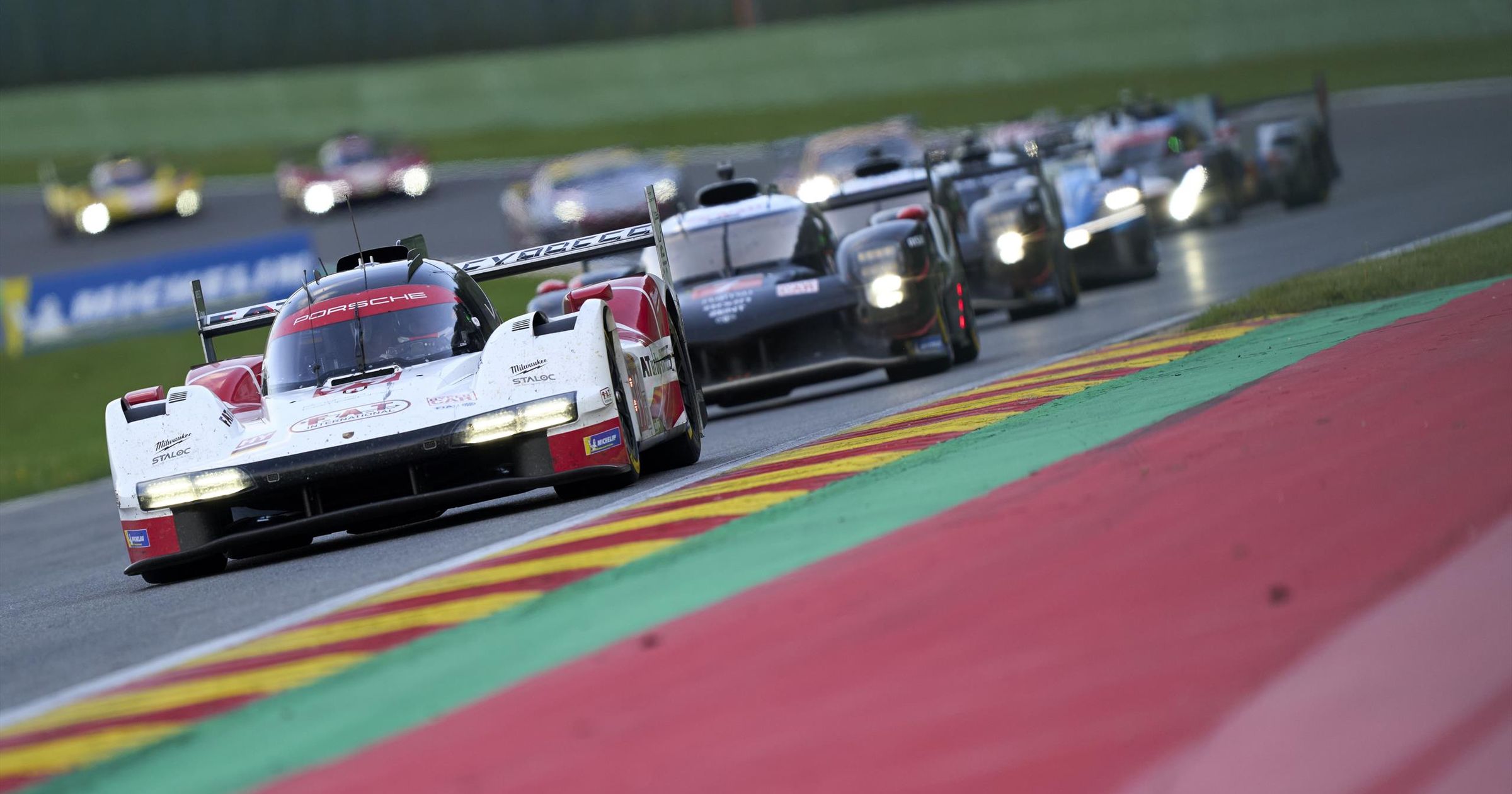 Porsche, Toyota et Ferrari : Trois constructeurs pour un titre thumbnail