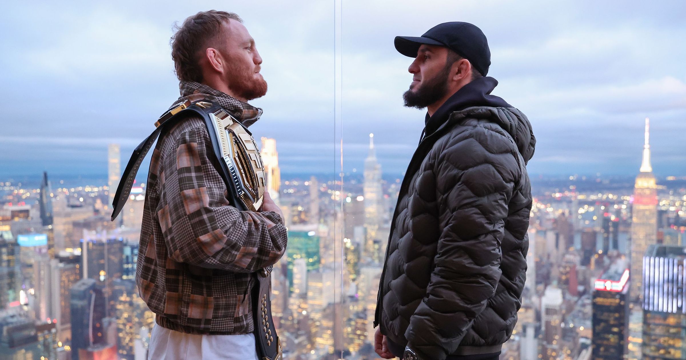 Islam Makhachev is uit op historische dubbelslag - Rus jaagt op titel en record tijdens UFC 322