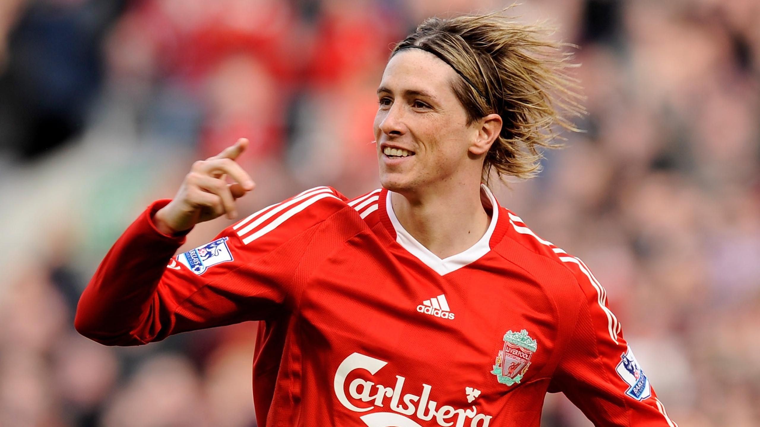 Camisetas con Torres, el hijo pródigo tras el Erasmus Liverpool -