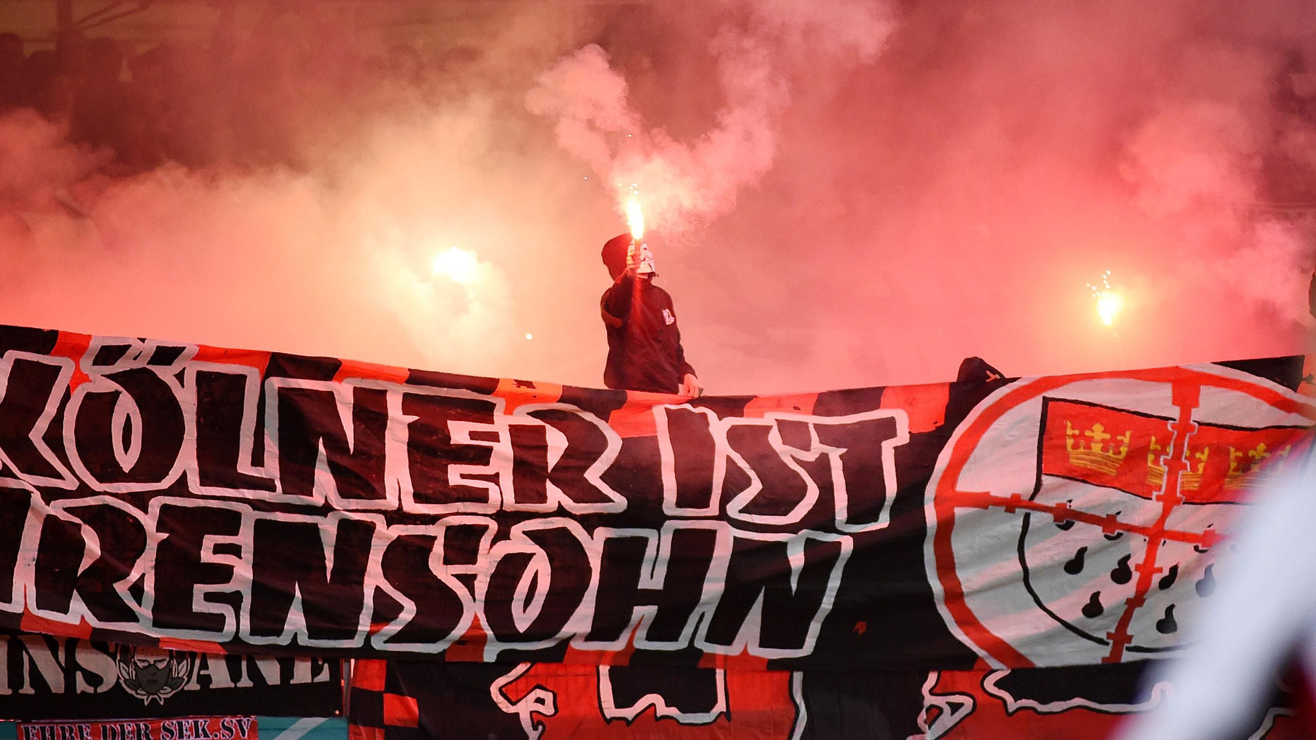 Nach Pyro Zundelei Leverkusen Identifiziert Zwei Ubeltater Eurosport