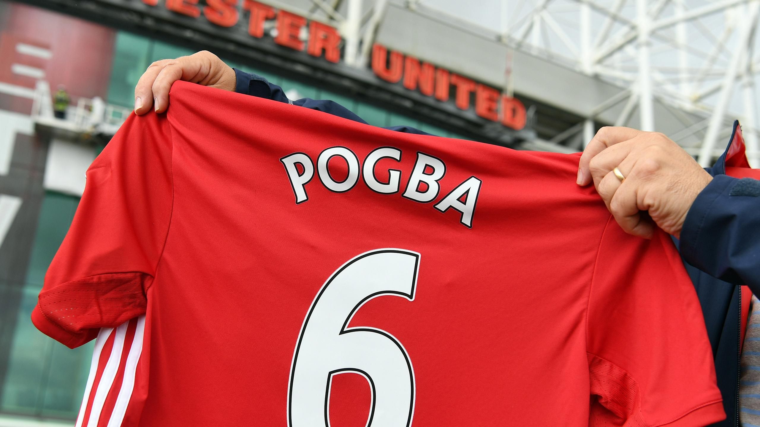 Touhou handel fantoom Paul Pogba starts as he makes Manchester United debut against Southampton -  Eurosport