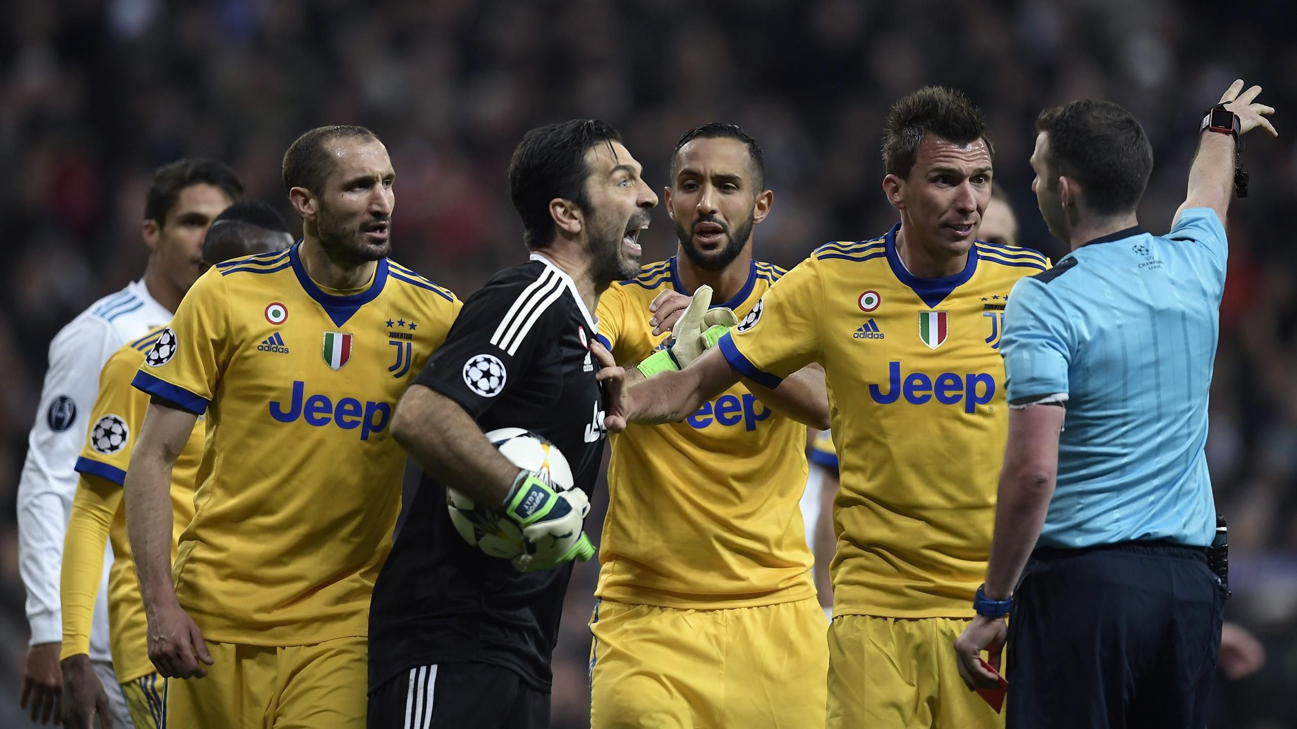 Sac Poubelle Viol La Juve Demonte L Arbitrage Eurosport