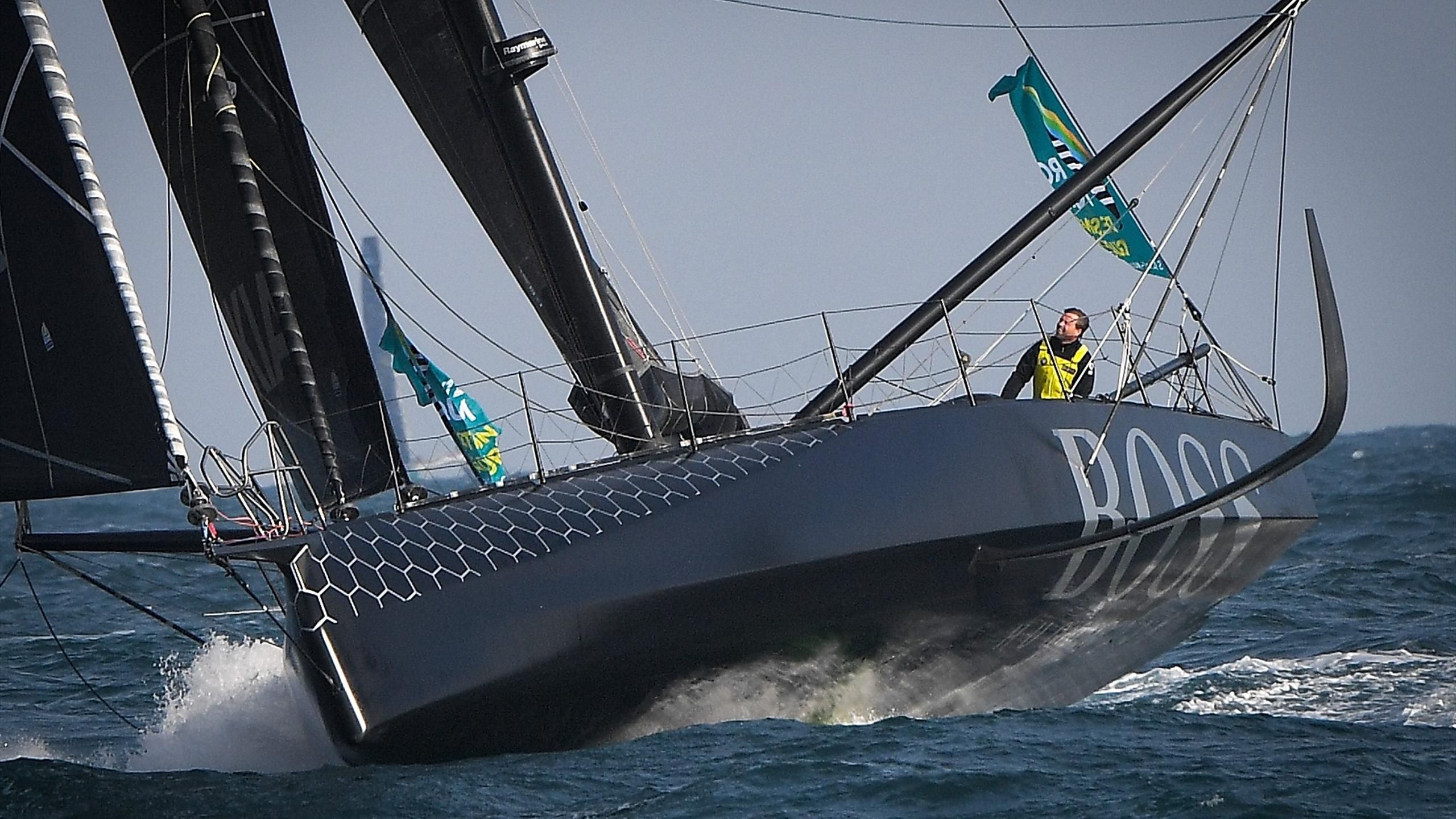 Route Du Rhum Alex Thomson S Ecrase Sur Une Falaise Et Repart Eurosport