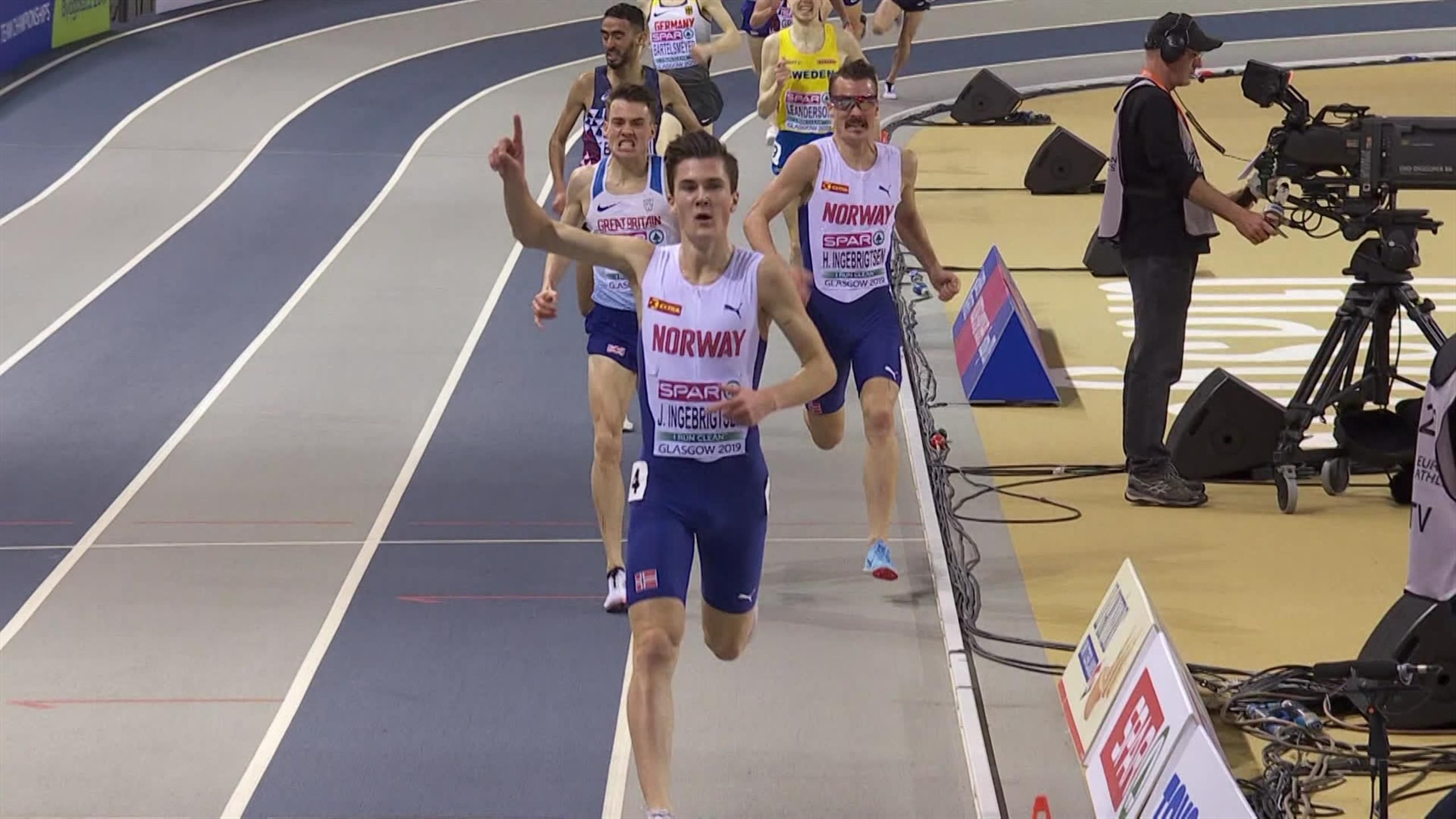 Hallen Em 2019 In Glasgow Jakob Ingebrigtsen Siegt Bruder Henrik Holt Bronze Leichtathletik Video Eurosport