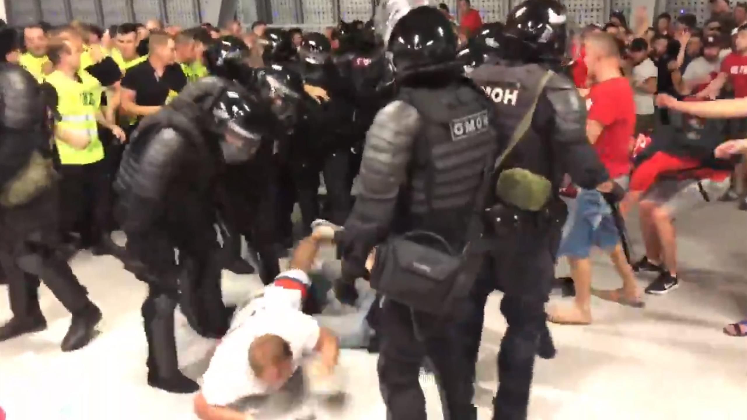 video rosgvardiya izbivaet fanatov