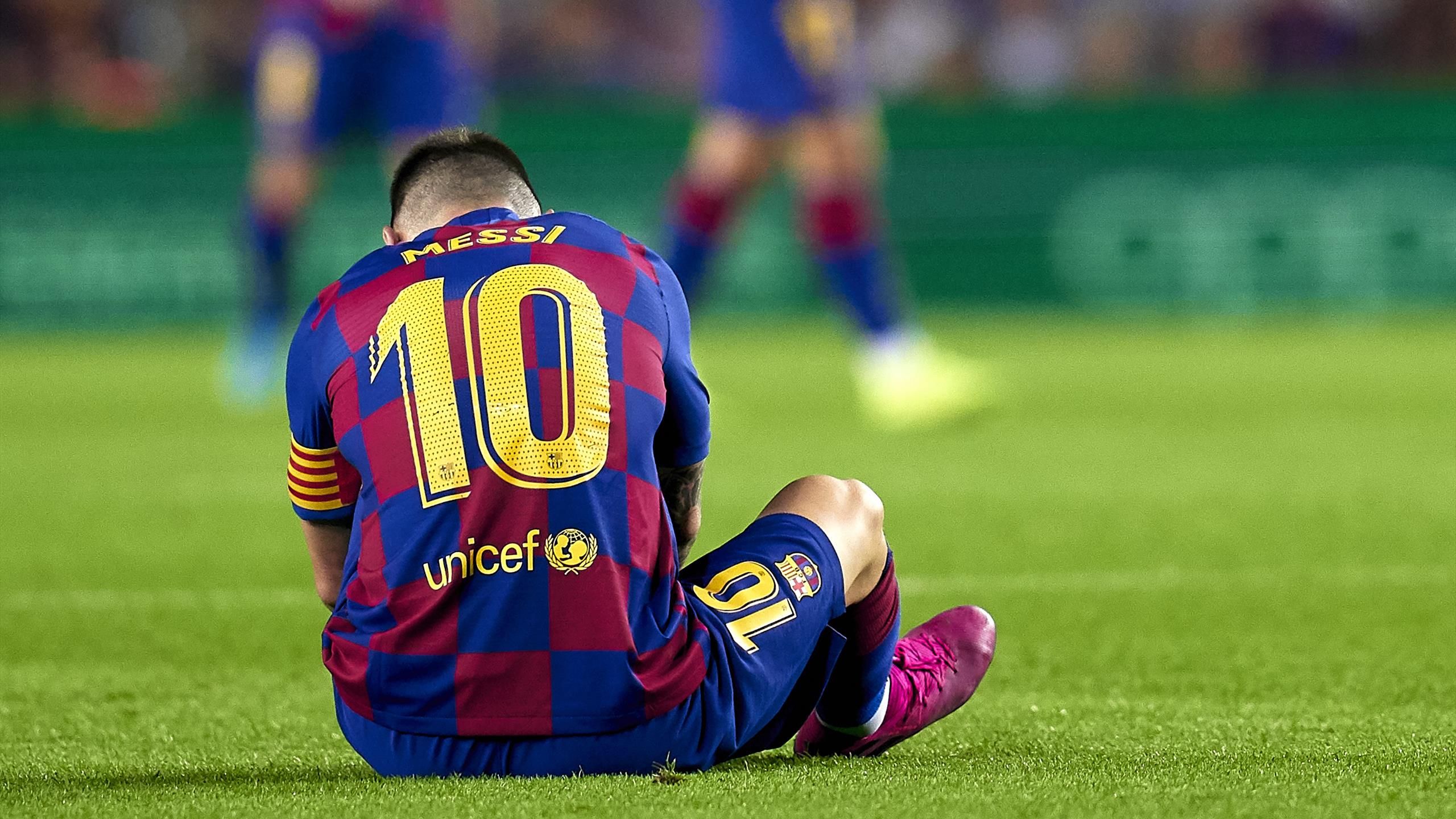 Football News Barcelona Get Past Villarreal But Lose Lionel Messi To Injury Again Eurosport