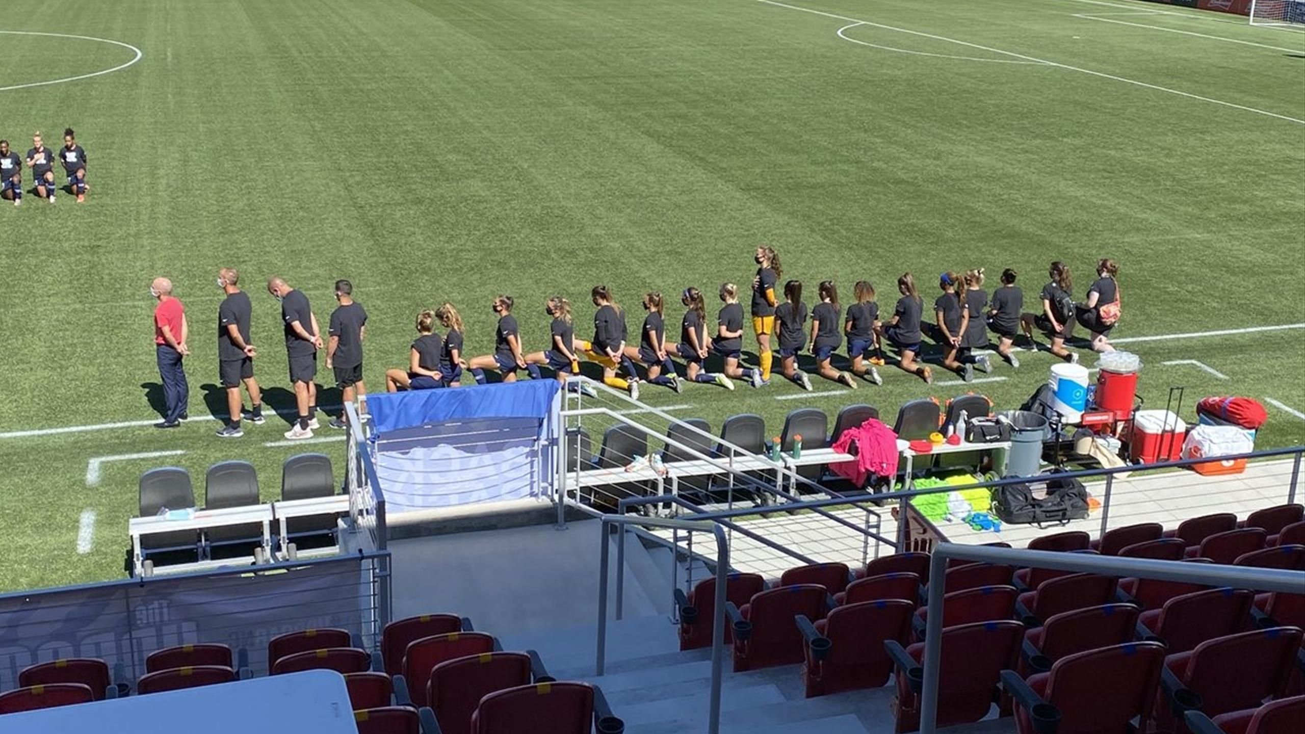 doloy rasism ne vstavshuyu na koleno