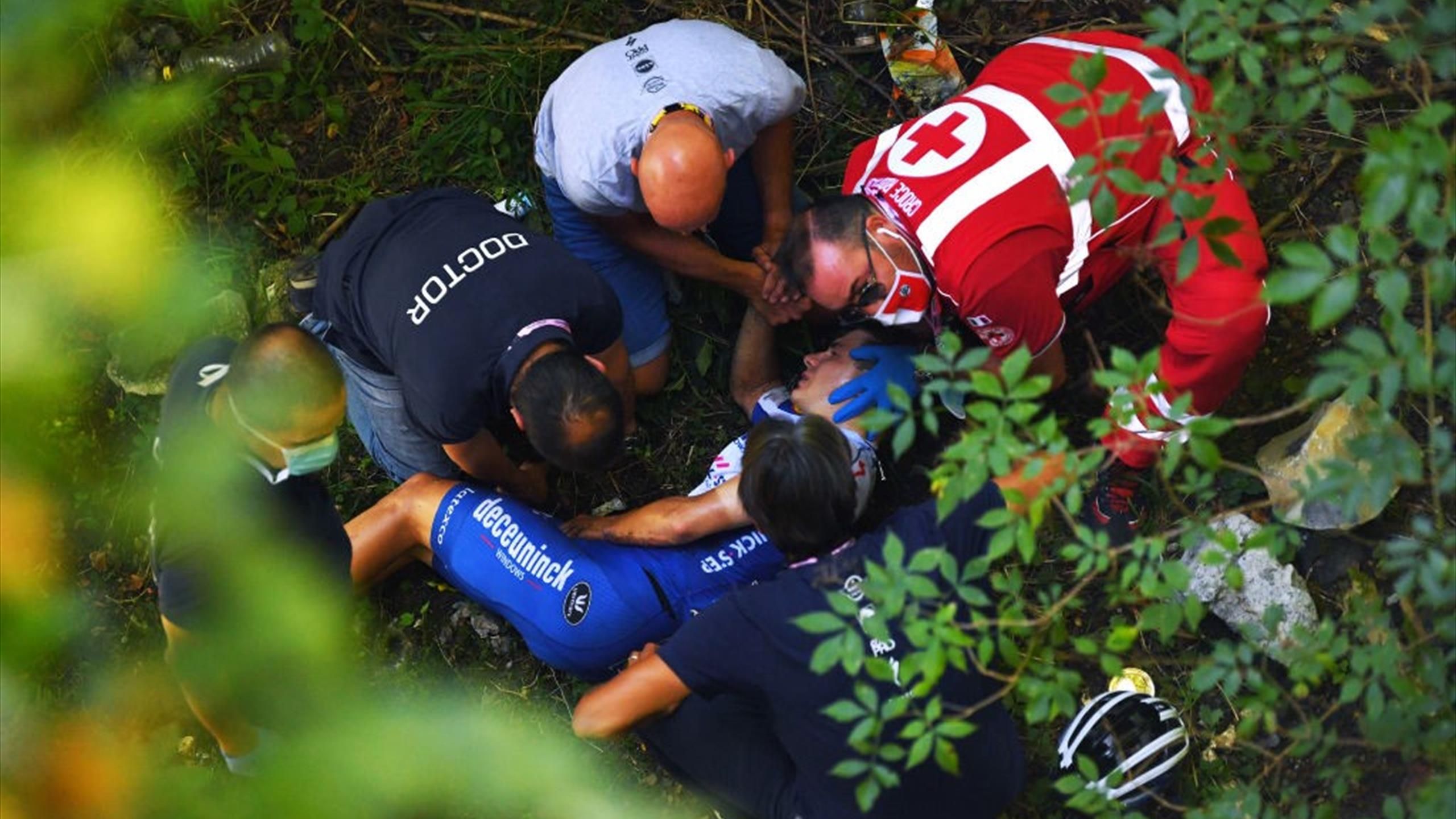 Remco Evenepoel Sturz : Sturze Von Evenepoel Buchmann Co Die Fahrerwut Wachst Eurosport