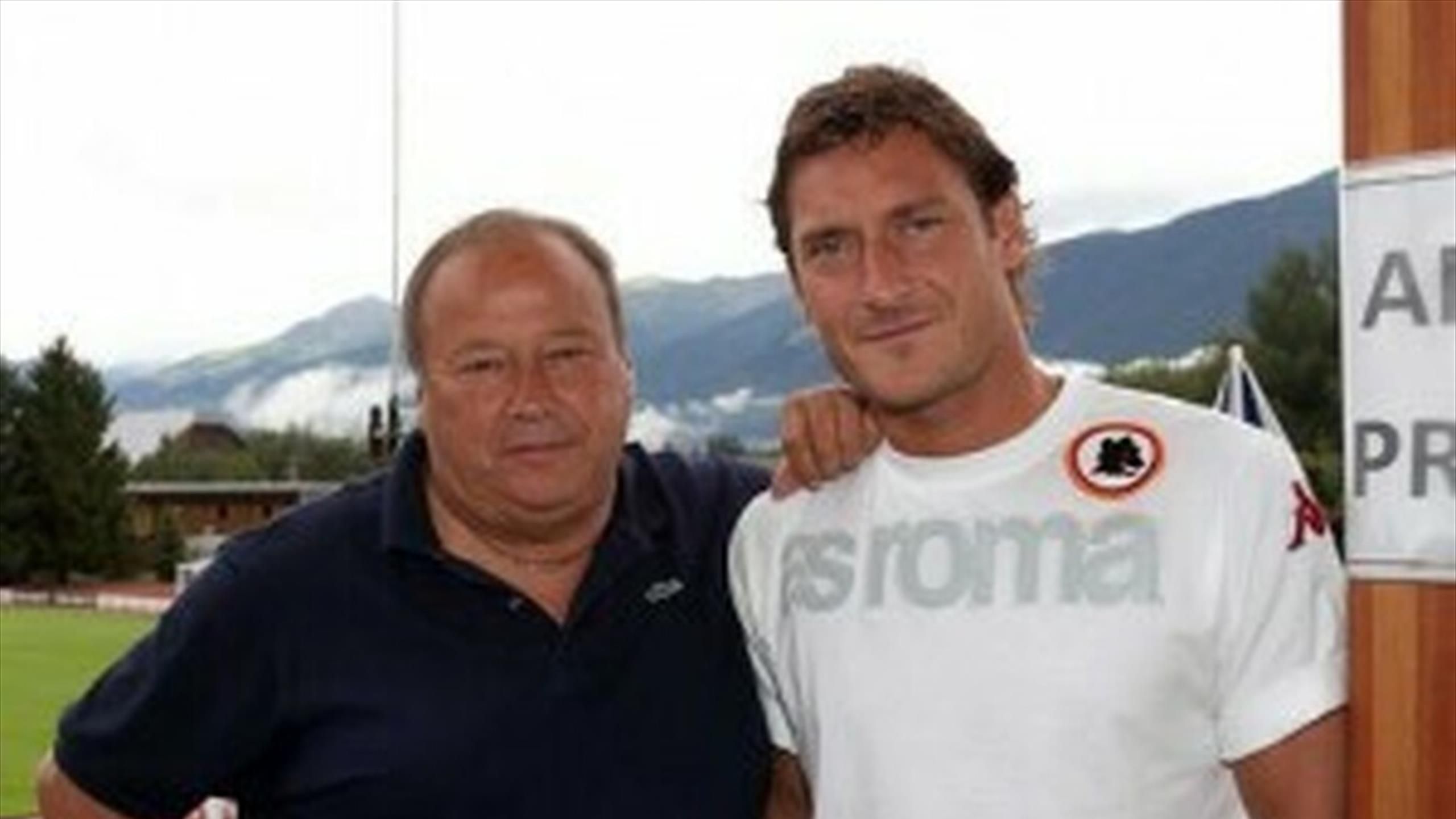 Totti, l'ultimo saluto a papà Enzo con una lettera su ...