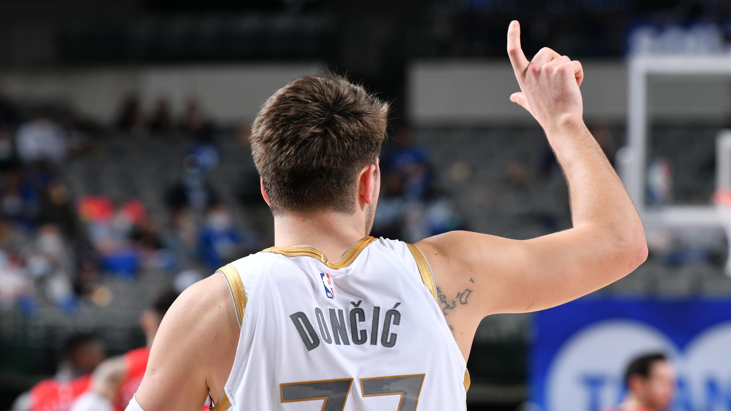 Nba Une Carte De Luka Doncic Vendue A Un Montant Record Eurosport