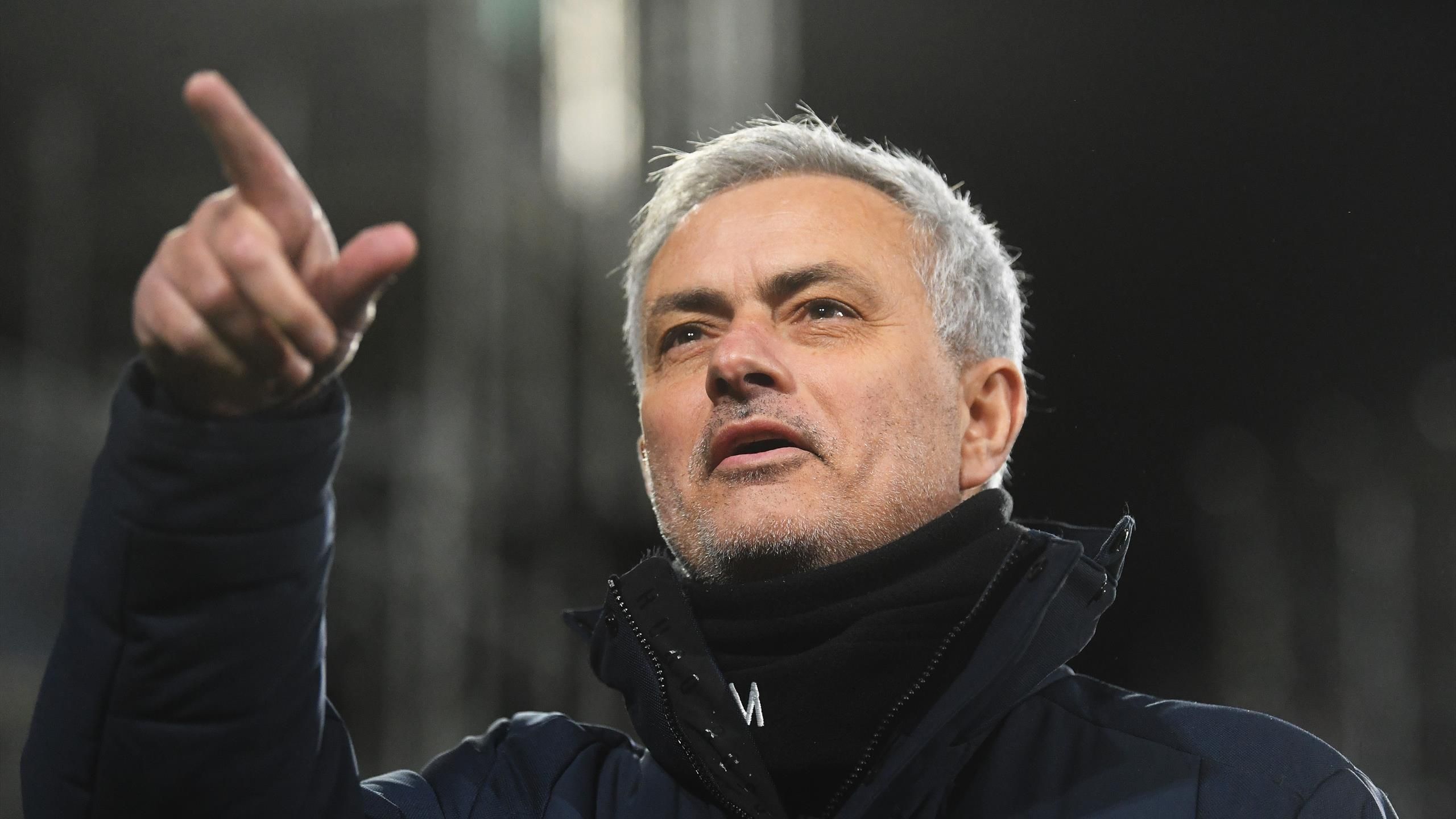 Jose Mourinho takes swipe at Arsenal as Tottenham boss says he does not  look down in the table - Eurosport