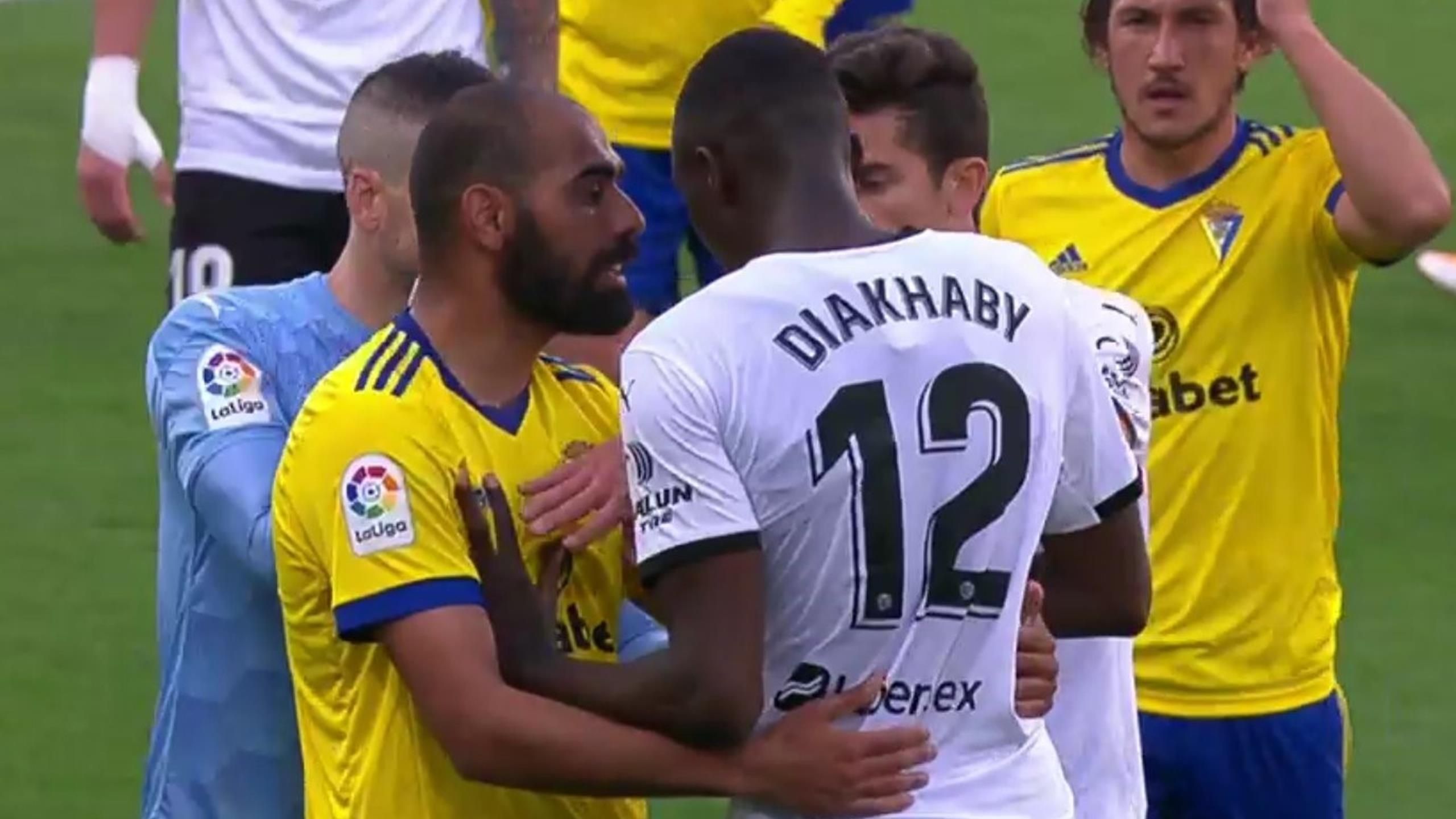 liga match interrompu puis repris a cadiz apres des insultes racistes presumees envers diakhaby eurosport