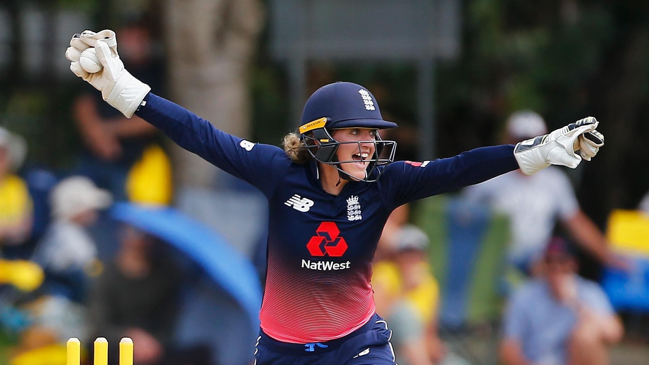 Cricket news - Sarah Taylor comes out of retirement to sign up for The  Hundred - Eurosport