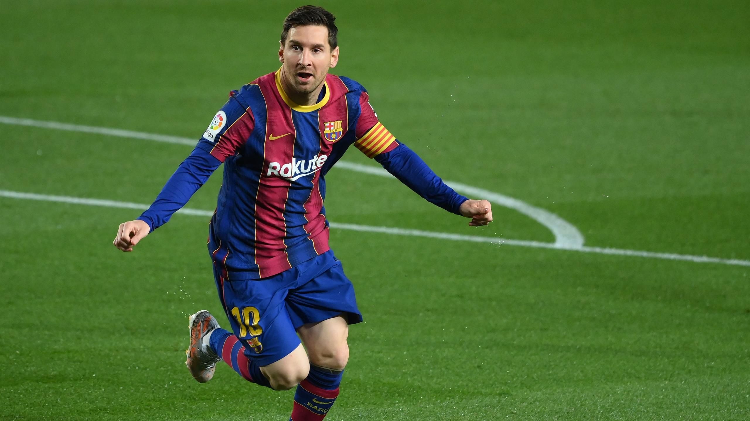 Fc Barcelona Fc Getafe Barca Bleibt Dank Lionel Messi Im Titelrennen In Spanien Eurosport
