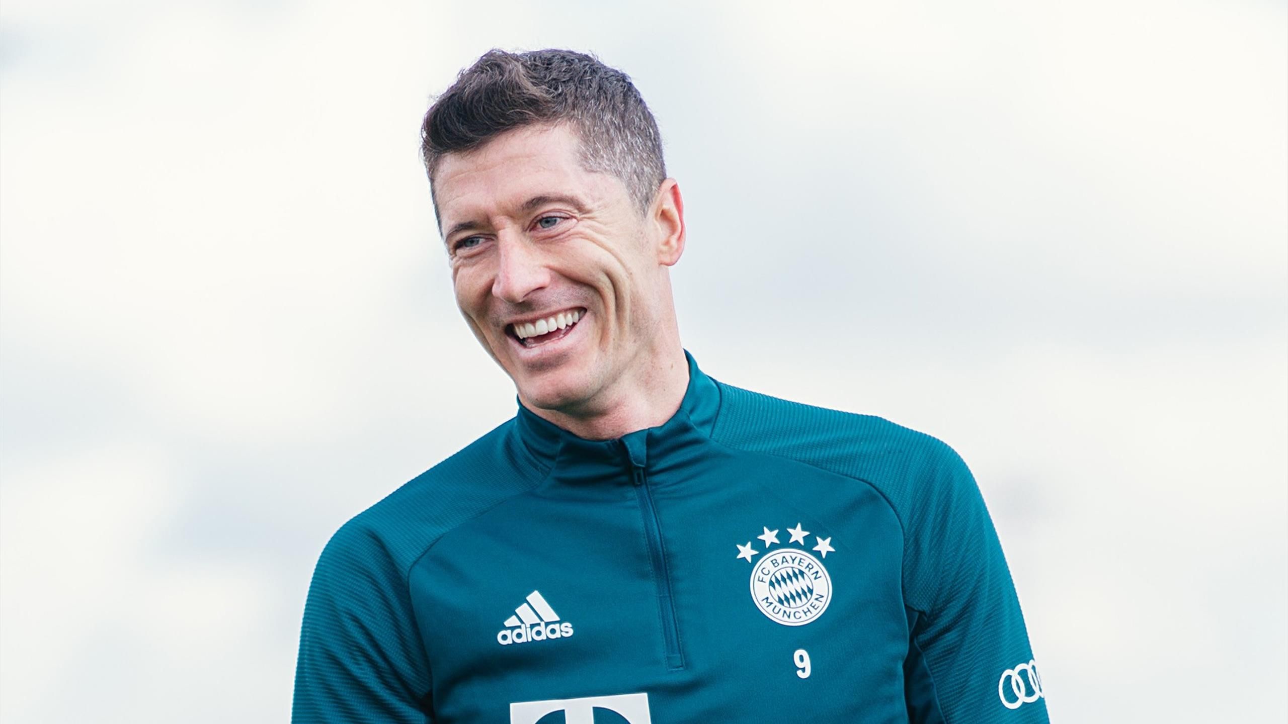 Chelsea Man City Want Robert Lewandowski But Does Pole Simply Want A New Contract Expert View Eurosport