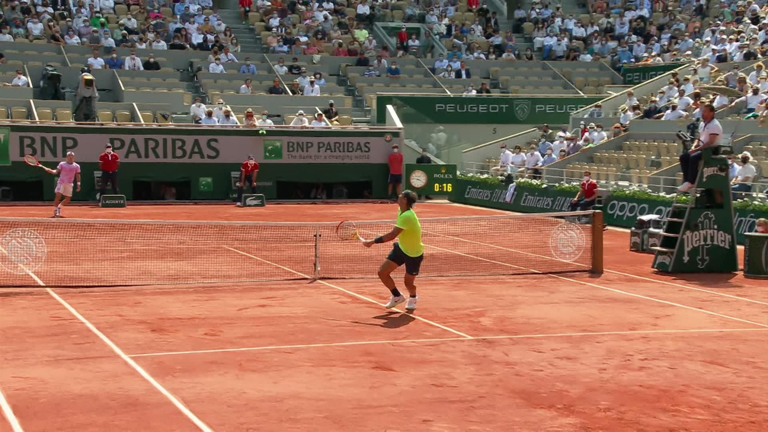 Rafael Nadal applauds Diego Schwartzman 