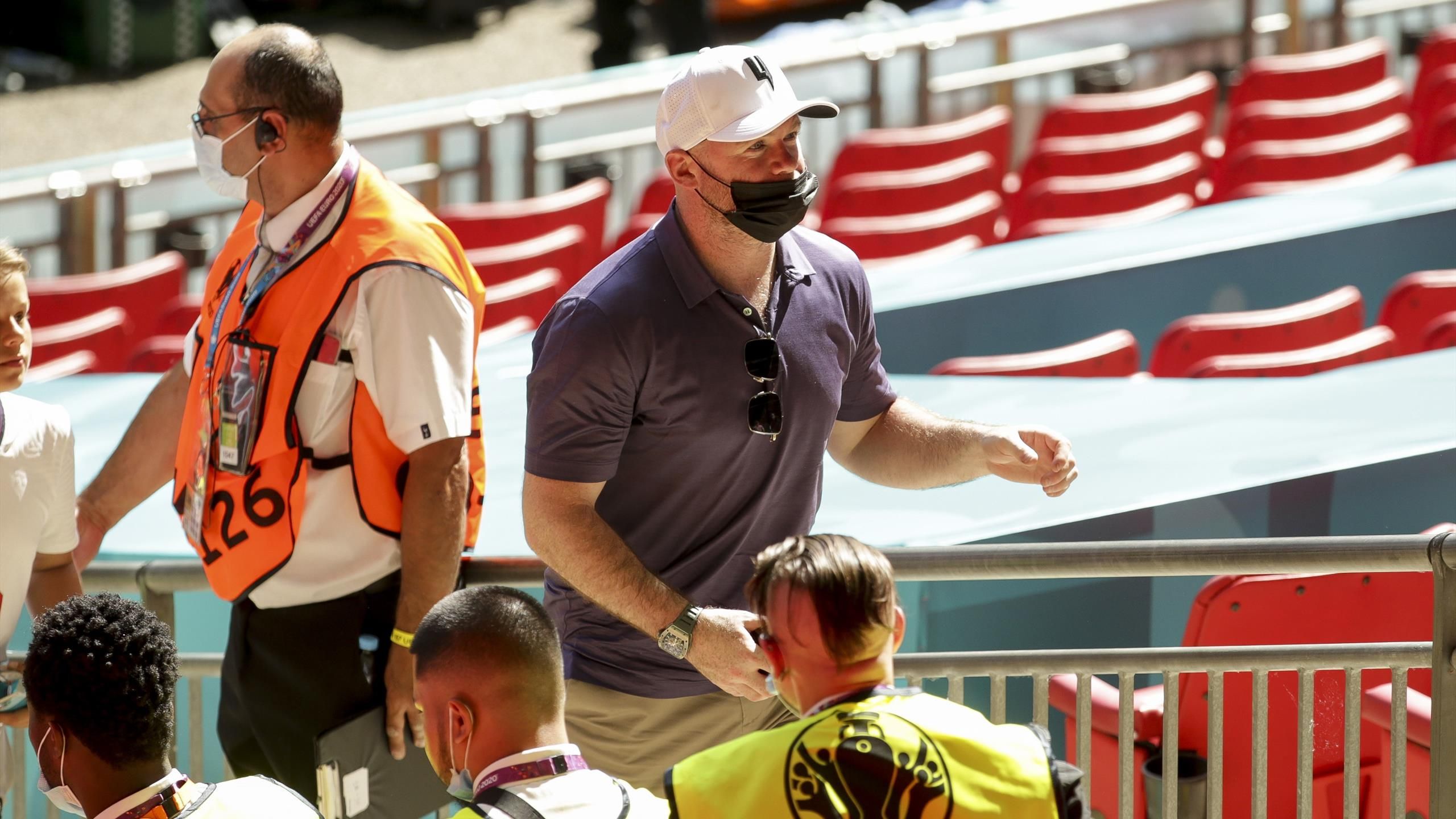 Euro 2020 Why Make Their Task More Difficult Wayne Rooney Hits Out Booing England Fans After Scotland Draw Eurosport
