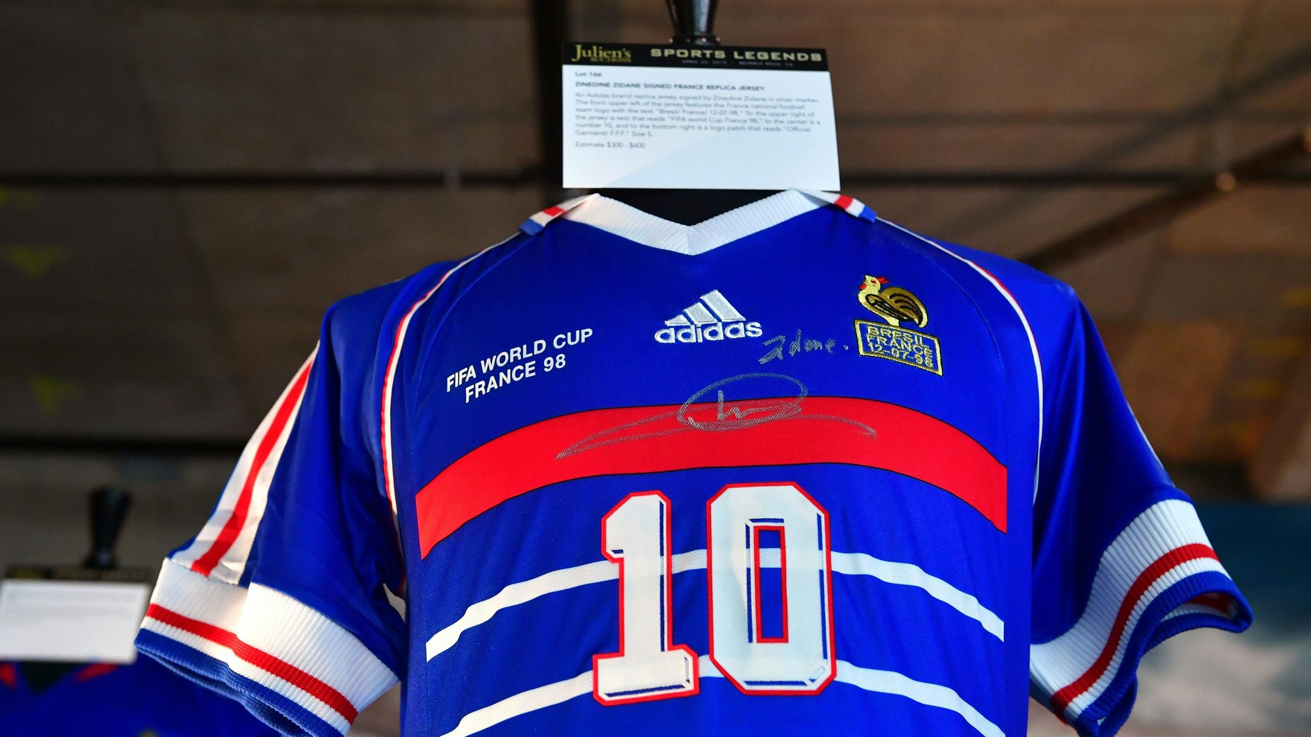 maillot de Zidane pour France-Brésil 98 vendu à plus de 100 000 dollars aux enchères - Eurosport