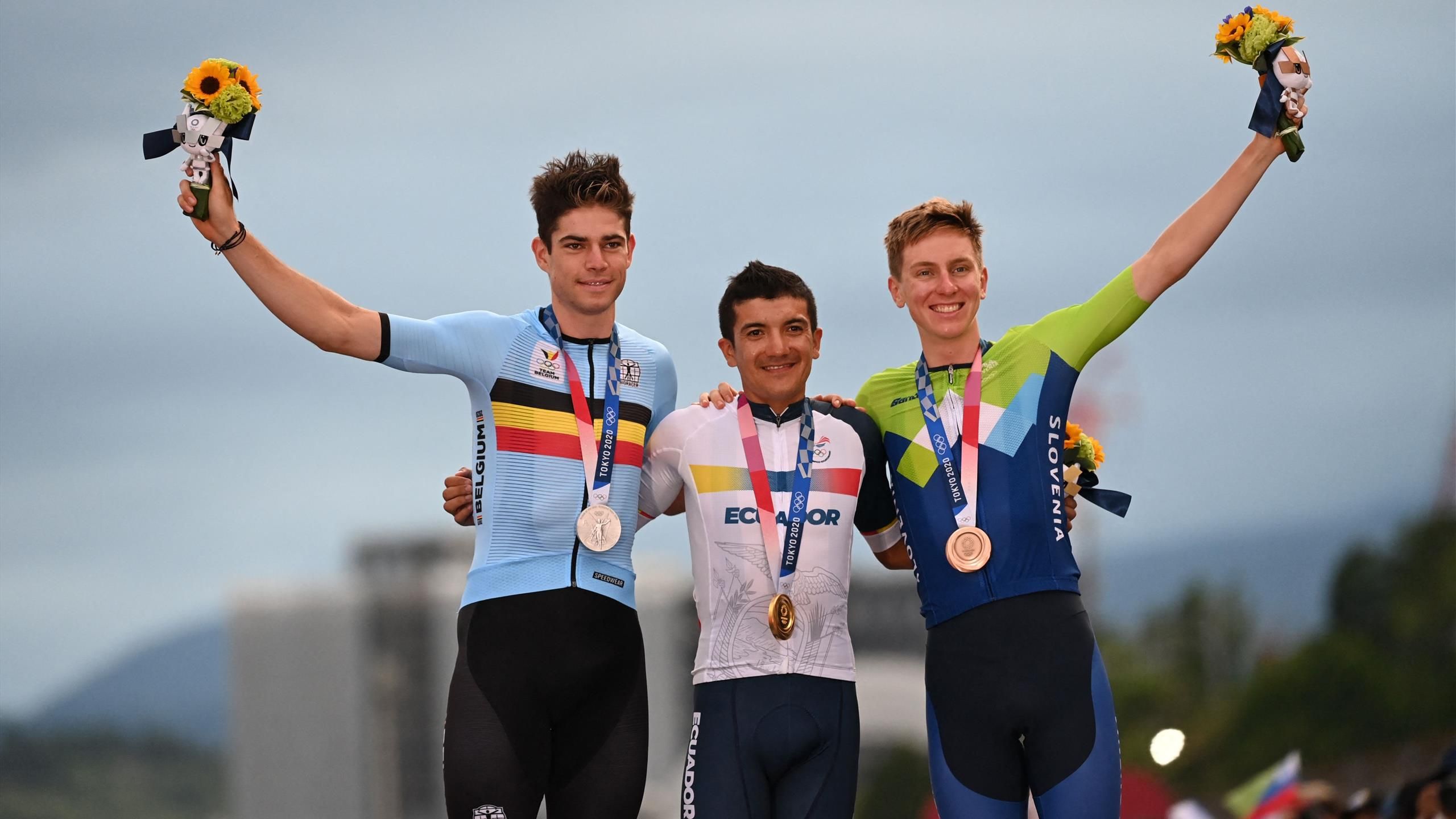 tokyo 2020 men s road race 2021 as it happened richard carapaz takes gold ahead of wout van aert eurosport
