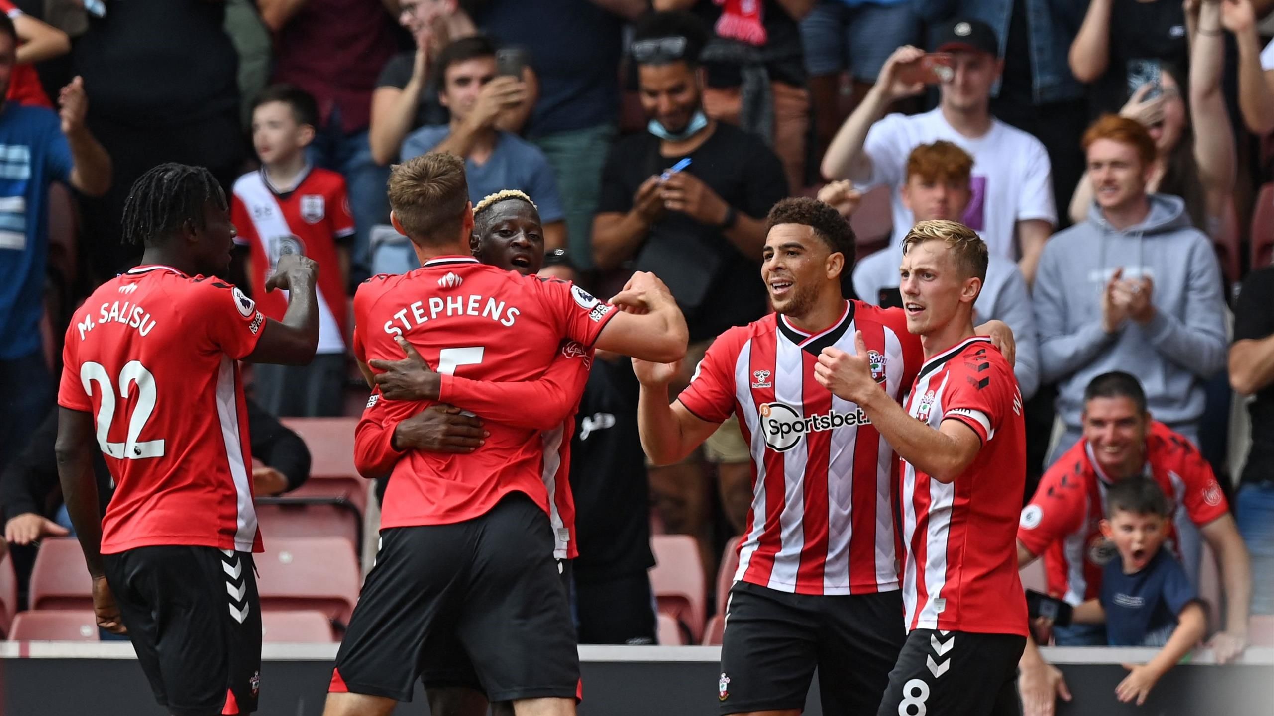 Football news - Man Utd boss Ole Gunnar Solskjaer complains over 'clear foul' for Southampton goal