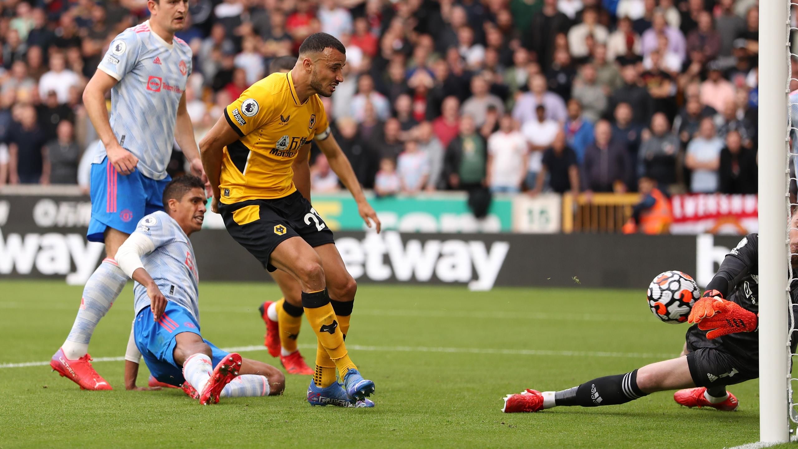 Ole Gunnar Solskjaer heaps praise on David De Gea after 'special' save in Manchester United win over Wolves