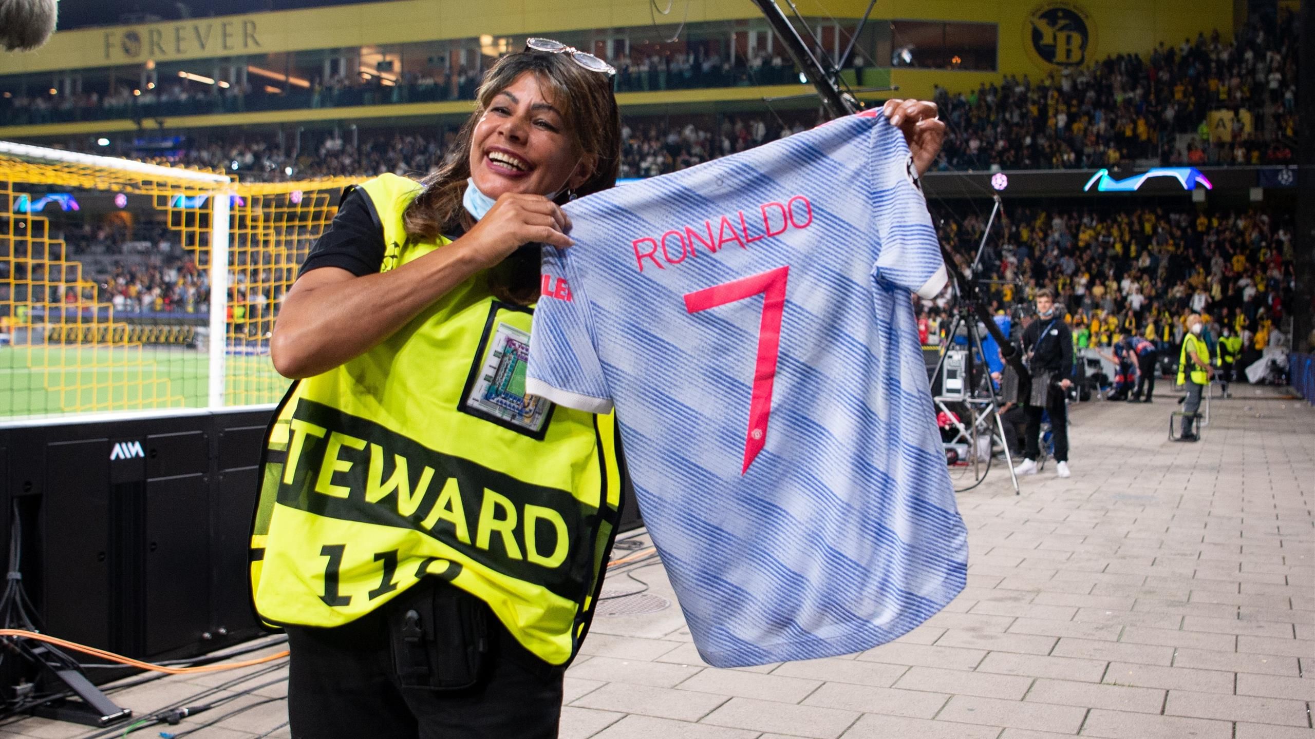 Cristiano Ronaldo gives shirt to steward he hit with wayward shot during Man Utd’s warm-up against Young Boys