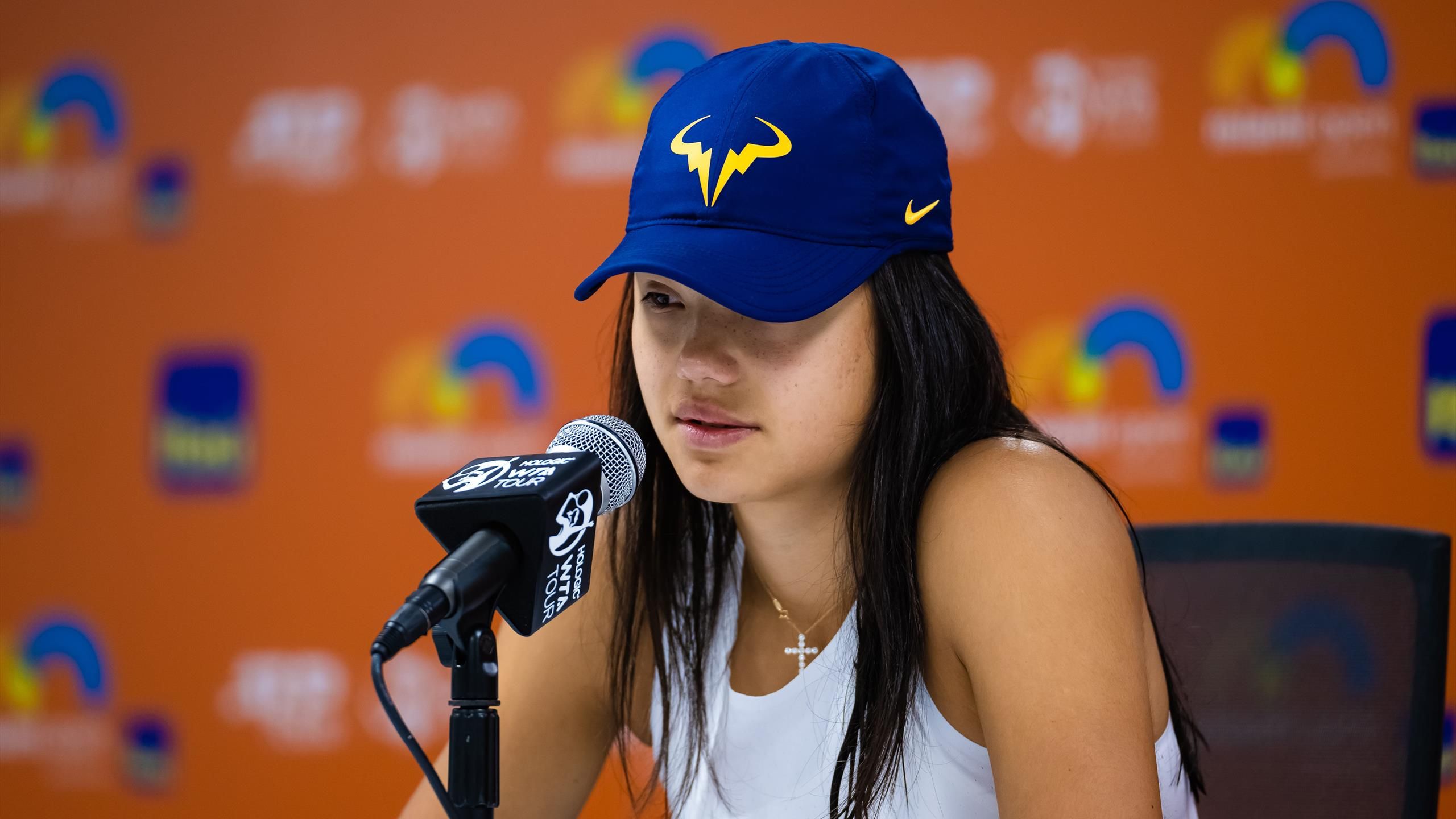 Tenis | Emma Raducanu, la reina de la publicidad que luce las gorras... ¡de - Eurosport