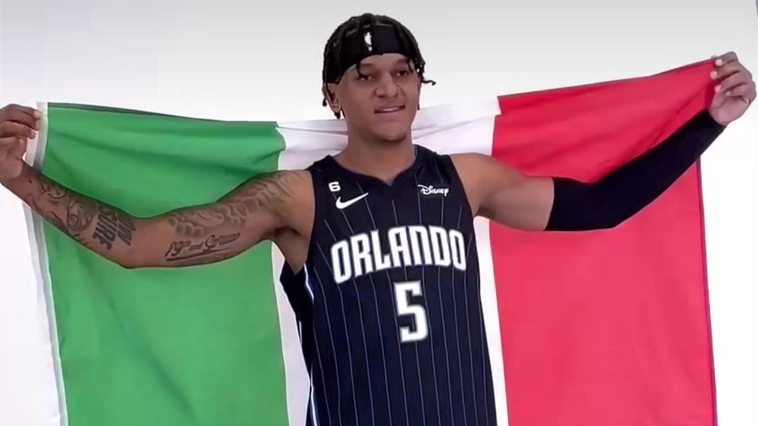 Basket, Paolo Banchero manda un messaggio all'Italia: media-day degli Orlando Magic con la bandiera tricolore - Eurosport