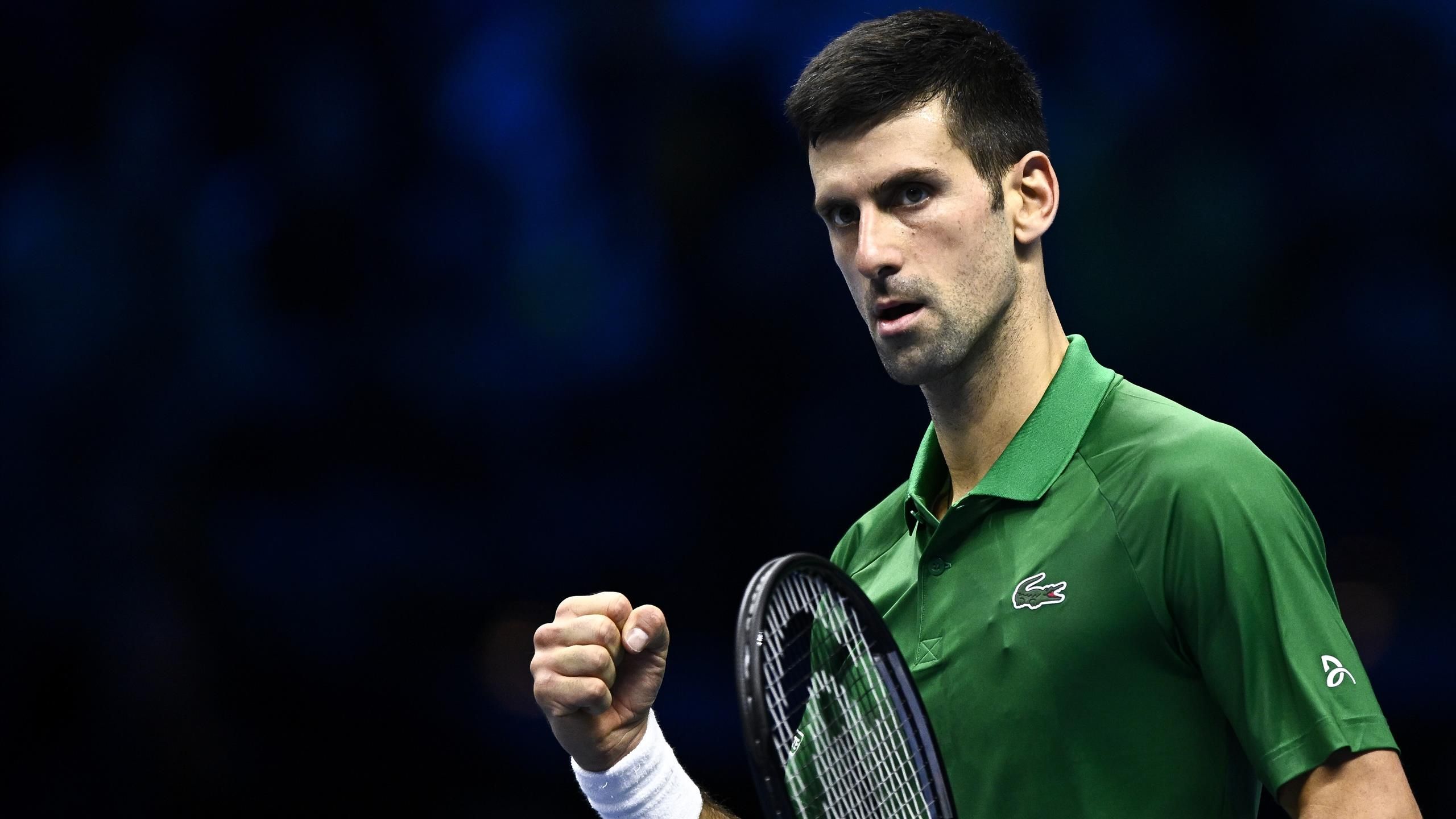 ATP Finals Turin Novak Djokovic gewinnt zwei Tiebreaks gegen Taylor Fritz und stürmt ins Endspiel - Tennis Video